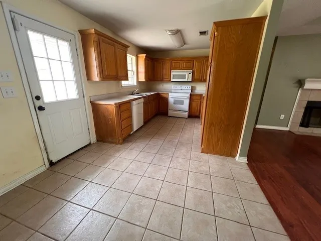Single Family Residence For Sale in Grayson County , 304 Bryant Street, Pottsboro, Texas 75076, 3 Bedroom, 2 Bathroom, 2 Garage spaces, 1,381 Sqft, built in 2001, Preowned, mls#21238009, Real Estate Agent in Pottsboro, Homes For Sale in Grayson county, Homes For Sale in Pottsboro, Realtor in Pottsboro Texas, Real Estate Brokerage Independent Realty Texas, Luminita Cordes Realtor