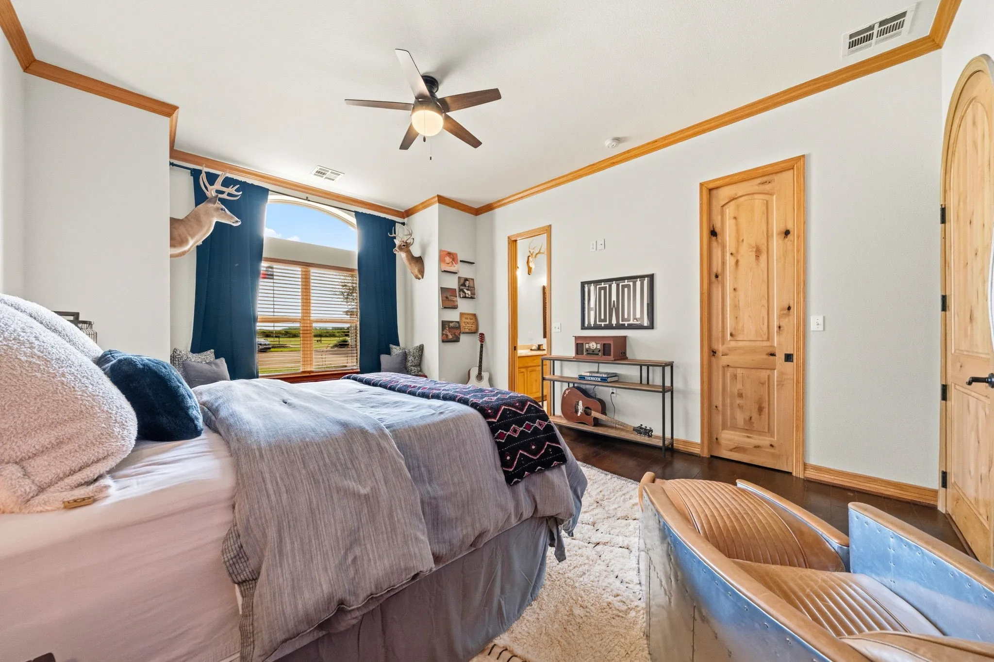 Single Family Residence For Sale in Hill County , 887 HCR 3110 N, Abbott, Texas 76621, 6 Bedroom, 6 Bathroom, 6 Garage spaces, 6,514 Sqft, built in 2001, Preowned, Price $4,104,625, mls#21234792, Real Estate Agent in Abbott, Homes For Sale in Hill county, Homes For Sale in Abbott, Realtor in Abbott Texas, Real Estate Brokerage Independent Realty Texas, Luminita Cordes Realtor