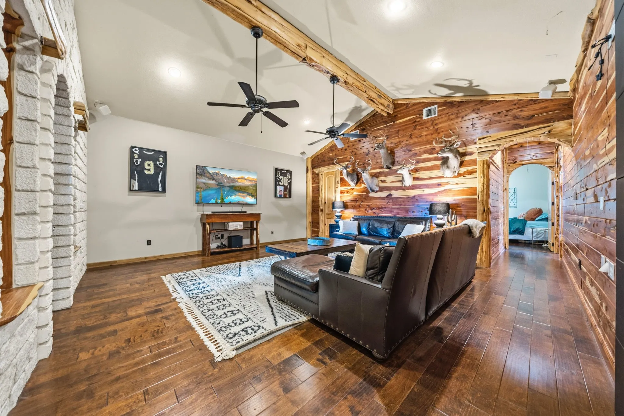 Single Family Residence For Sale in Hill County , 887 HCR 3110 N, Abbott, Texas 76621, 6 Bedroom, 6 Bathroom, 6 Garage spaces, 6,514 Sqft, built in 2001, Preowned, Price $4,104,625, mls#21234792, Real Estate Agent in Abbott, Homes For Sale in Hill county, Homes For Sale in Abbott, Realtor in Abbott Texas, Real Estate Brokerage Independent Realty Texas, Luminita Cordes Realtor