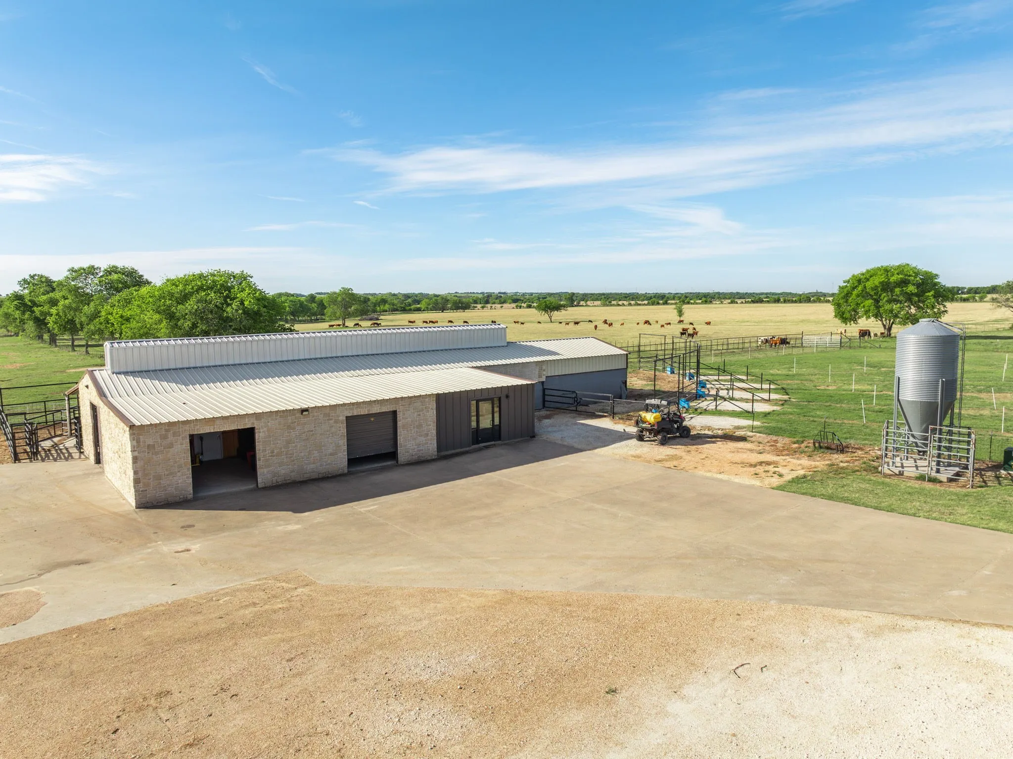 Single Family Residence For Sale in Hill County , 887 HCR 3110 N, Abbott, Texas 76621, 6 Bedroom, 6 Bathroom, 6 Garage spaces, 6,514 Sqft, built in 2001, Preowned, Price $4,104,625, mls#21234792, Real Estate Agent in Abbott, Homes For Sale in Hill county, Homes For Sale in Abbott, Realtor in Abbott Texas, Real Estate Brokerage Independent Realty Texas, Luminita Cordes Realtor