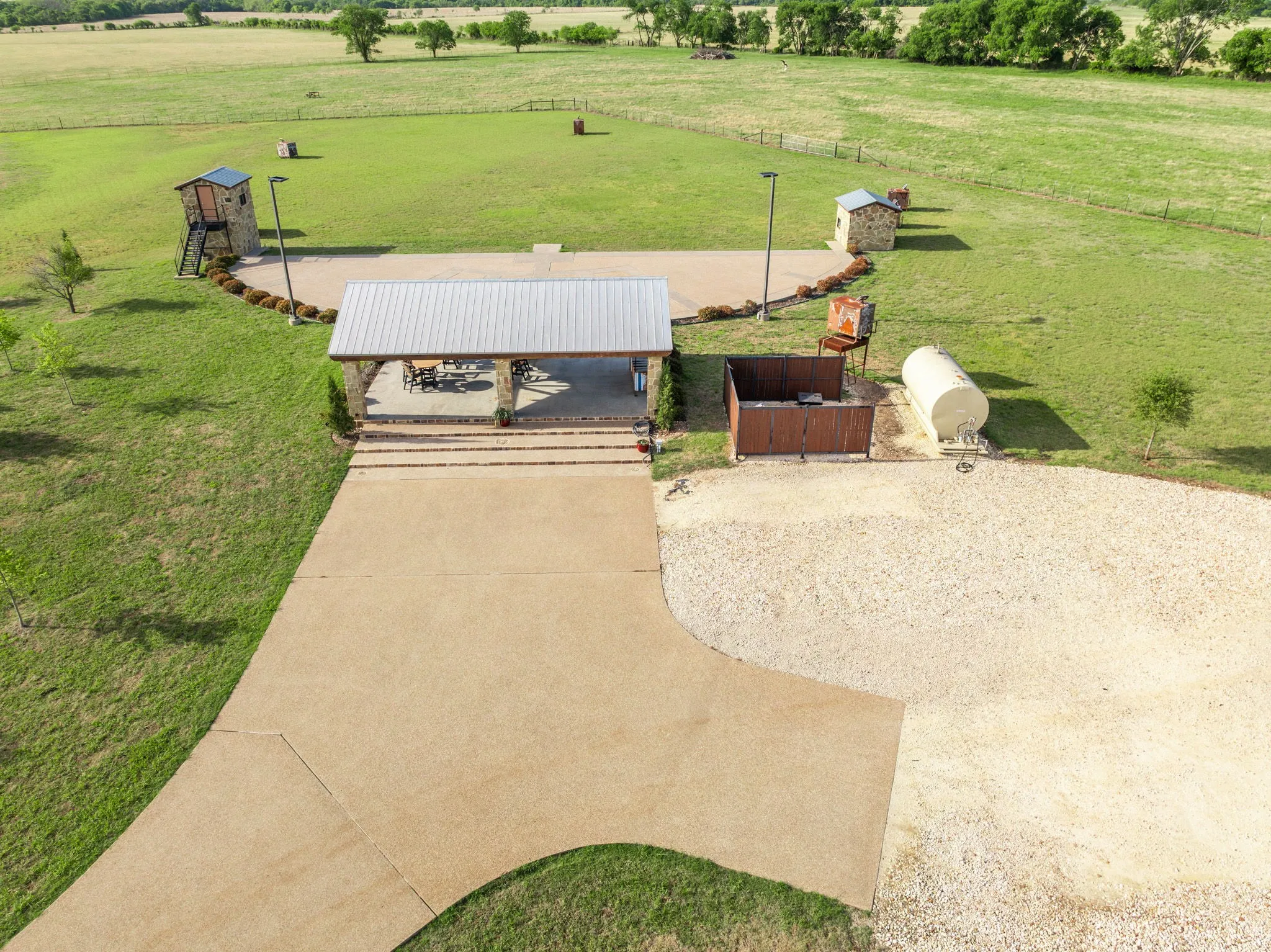 Single Family Residence For Sale in Hill County , 887 HCR 3110 N, Abbott, Texas 76621, 6 Bedroom, 6 Bathroom, 6 Garage spaces, 6,514 Sqft, built in 2001, Preowned, Price $4,104,625, mls#21234792, Real Estate Agent in Abbott, Homes For Sale in Hill county, Homes For Sale in Abbott, Realtor in Abbott Texas, Real Estate Brokerage Independent Realty Texas, Luminita Cordes Realtor