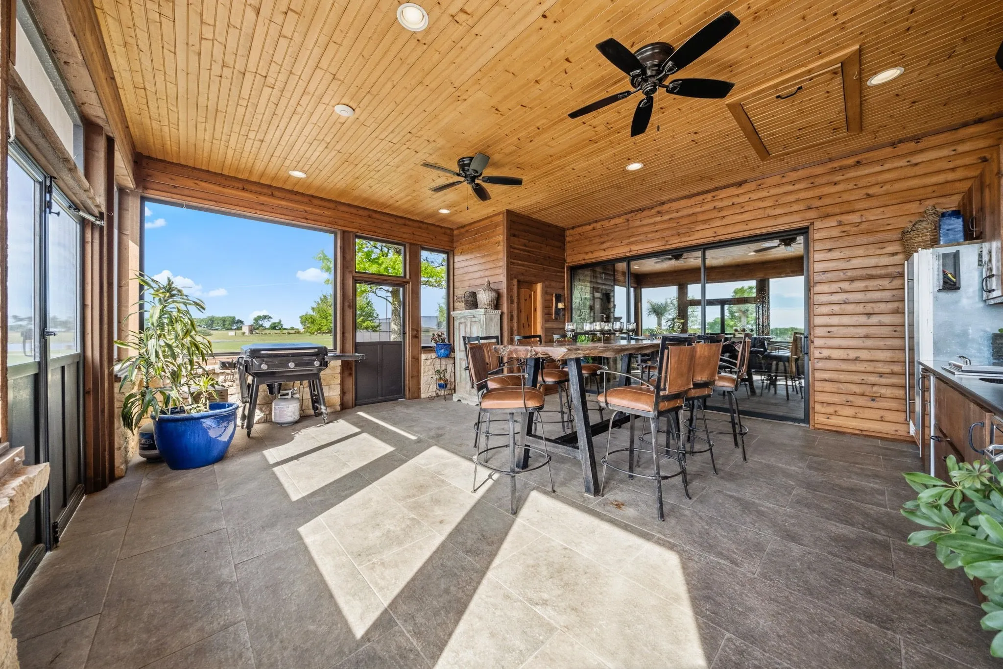 Single Family Residence For Sale in Hill County , 887 HCR 3110 N, Abbott, Texas 76621, 6 Bedroom, 6 Bathroom, 6 Garage spaces, 6,514 Sqft, built in 2001, Preowned, Price $4,104,625, mls#21234792, Real Estate Agent in Abbott, Homes For Sale in Hill county, Homes For Sale in Abbott, Realtor in Abbott Texas, Real Estate Brokerage Independent Realty Texas, Luminita Cordes Realtor