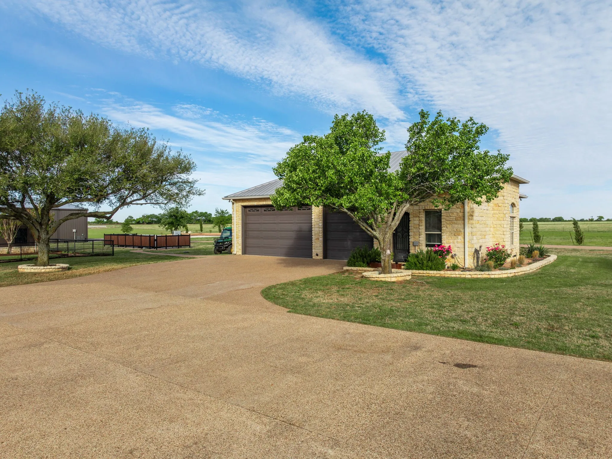 Single Family Residence For Sale in Hill County , 887 HCR 3110 N, Abbott, Texas 76621, 6 Bedroom, 6 Bathroom, 6 Garage spaces, 6,514 Sqft, built in 2001, Preowned, Price $4,104,625, mls#21234792, Real Estate Agent in Abbott, Homes For Sale in Hill county, Homes For Sale in Abbott, Realtor in Abbott Texas, Real Estate Brokerage Independent Realty Texas, Luminita Cordes Realtor
