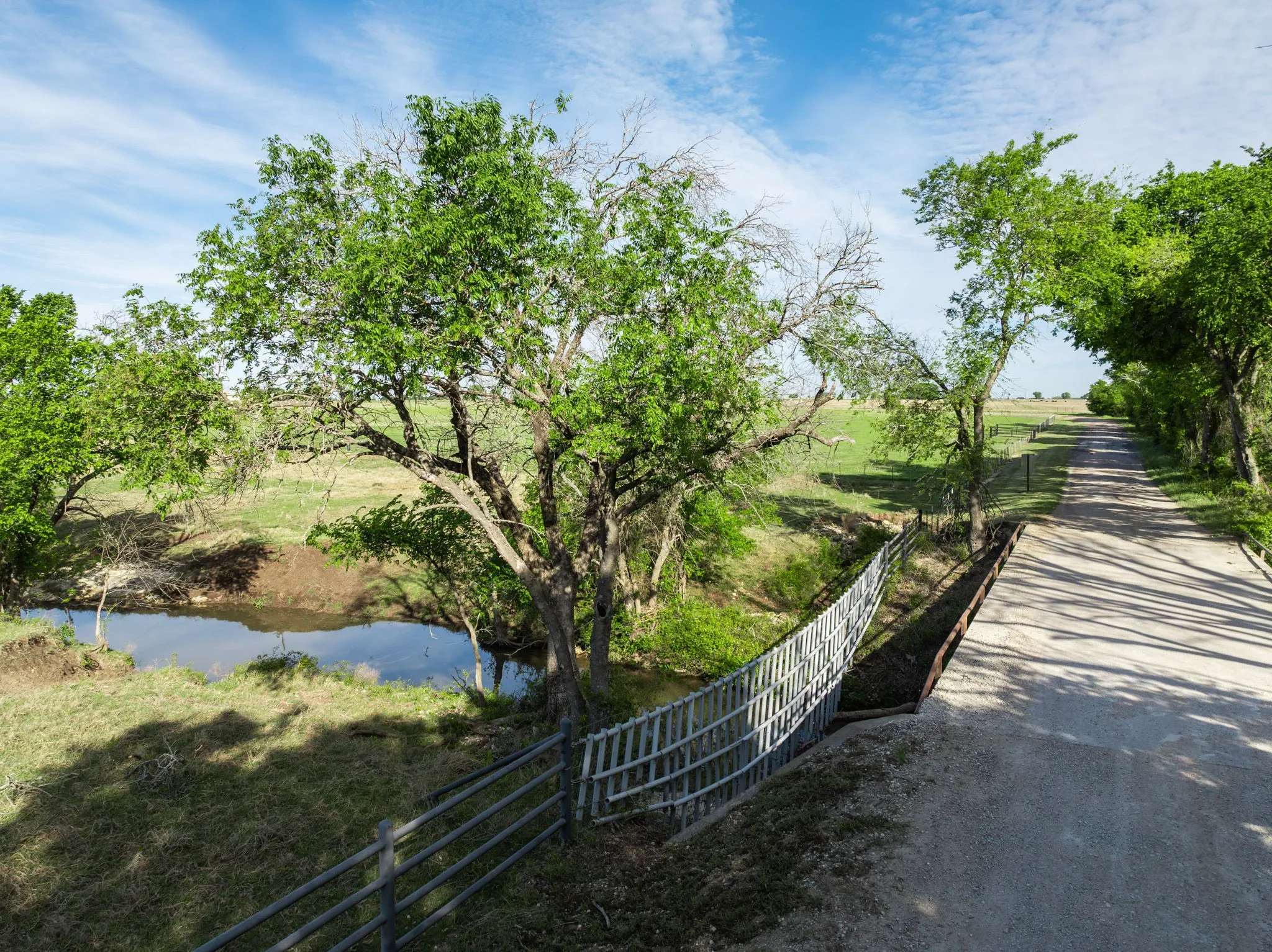 Single Family Residence For Sale in Hill County , 887 HCR 3110 N, Abbott, Texas 76621, 6 Bedroom, 6 Bathroom, 6 Garage spaces, 6,514 Sqft, built in 2001, Preowned, Price $4,104,625, mls#21234792, Real Estate Agent in Abbott, Homes For Sale in Hill county, Homes For Sale in Abbott, Realtor in Abbott Texas, Real Estate Brokerage Independent Realty Texas, Luminita Cordes Realtor