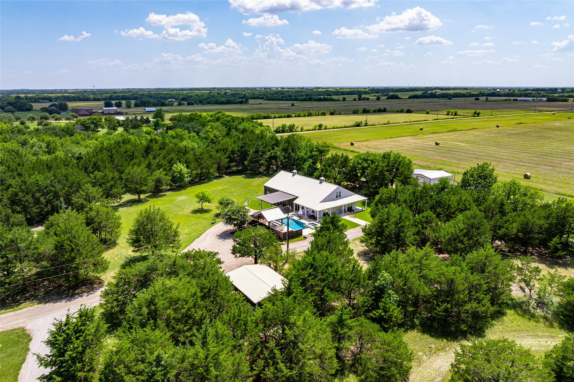 Main Building Open Barn 2 bedrooms, Living, Kitchen Pool House + RV Parking