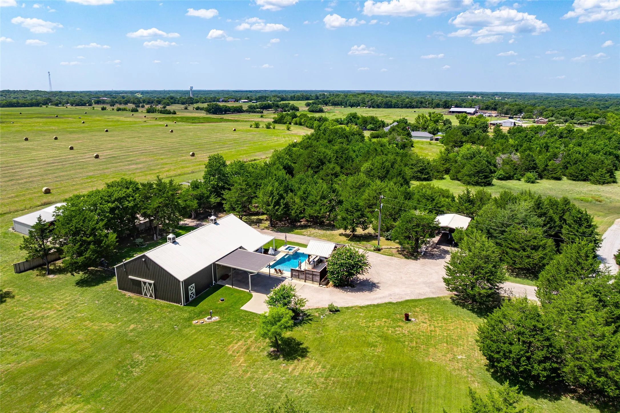Complete Outdoor Kitchen Pool & Spa + RV Parking with water/electric