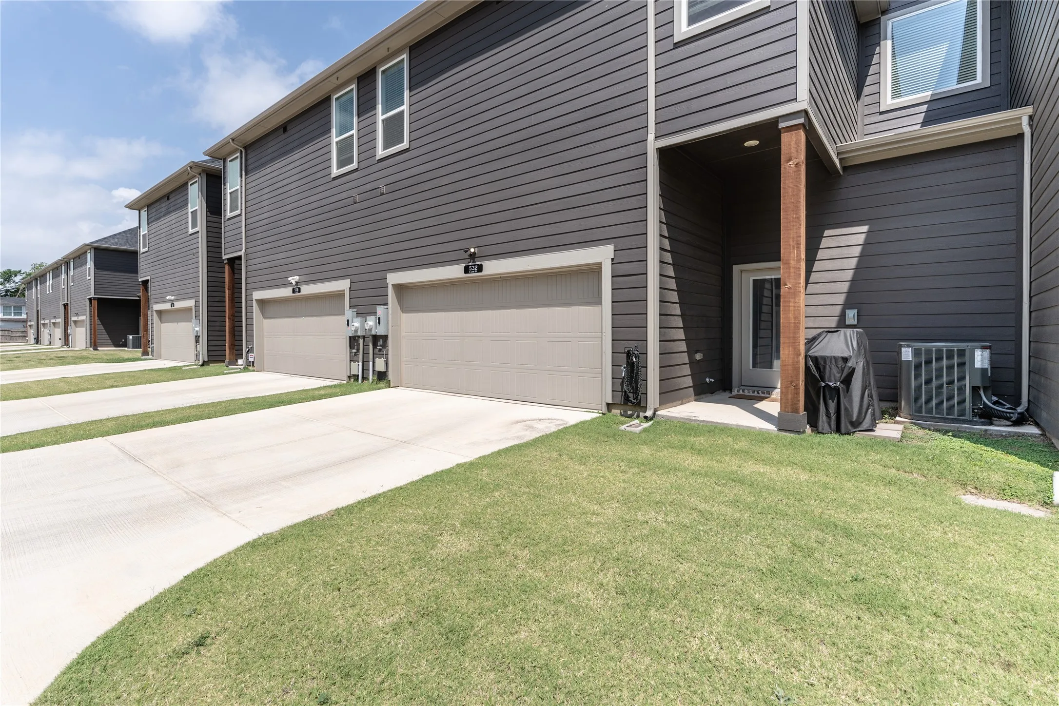 Townhouse For Sale in Dallas County , 532 E 2nd Street, Irving, Texas 75060, 3 Bedroom, 3 Bathroom, 2 Garage spaces, 1,957 Sqft, built in 2024, mls#21239233, Real Estate Agent in Irving, Homes For Sale in Dallas county, Homes For Sale in Irving, Realtor in Irving Texas, Real Estate Brokerage Independent Realty Texas, Luminita Cordes Realtor