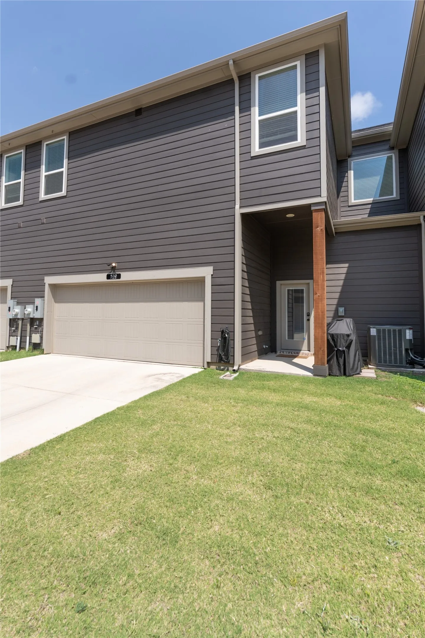 Townhouse For Sale in Dallas County , 532 E 2nd Street, Irving, Texas 75060, 3 Bedroom, 3 Bathroom, 2 Garage spaces, 1,957 Sqft, built in 2024, mls#21239233, Real Estate Agent in Irving, Homes For Sale in Dallas county, Homes For Sale in Irving, Realtor in Irving Texas, Real Estate Brokerage Independent Realty Texas, Luminita Cordes Realtor