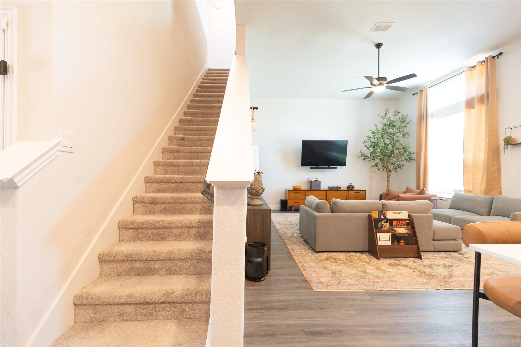 Townhouse For Sale in Dallas County , 532 E 2nd Street, Irving, Texas 75060, 3 Bedroom, 3 Bathroom, 2 Garage spaces, 1,957 Sqft, built in 2024, mls#21239233, Real Estate Agent in Irving, Homes For Sale in Dallas county, Homes For Sale in Irving, Realtor in Irving Texas, Real Estate Brokerage Independent Realty Texas, Luminita Cordes Realtor