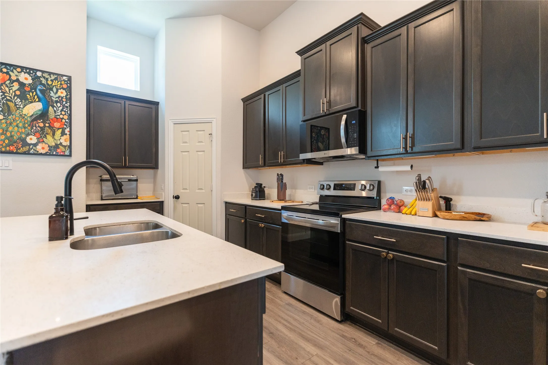 Townhouse For Sale in Dallas County , 532 E 2nd Street, Irving, Texas 75060, 3 Bedroom, 3 Bathroom, 2 Garage spaces, 1,957 Sqft, built in 2024, mls#21239233, Real Estate Agent in Irving, Homes For Sale in Dallas county, Homes For Sale in Irving, Realtor in Irving Texas, Real Estate Brokerage Independent Realty Texas, Luminita Cordes Realtor
