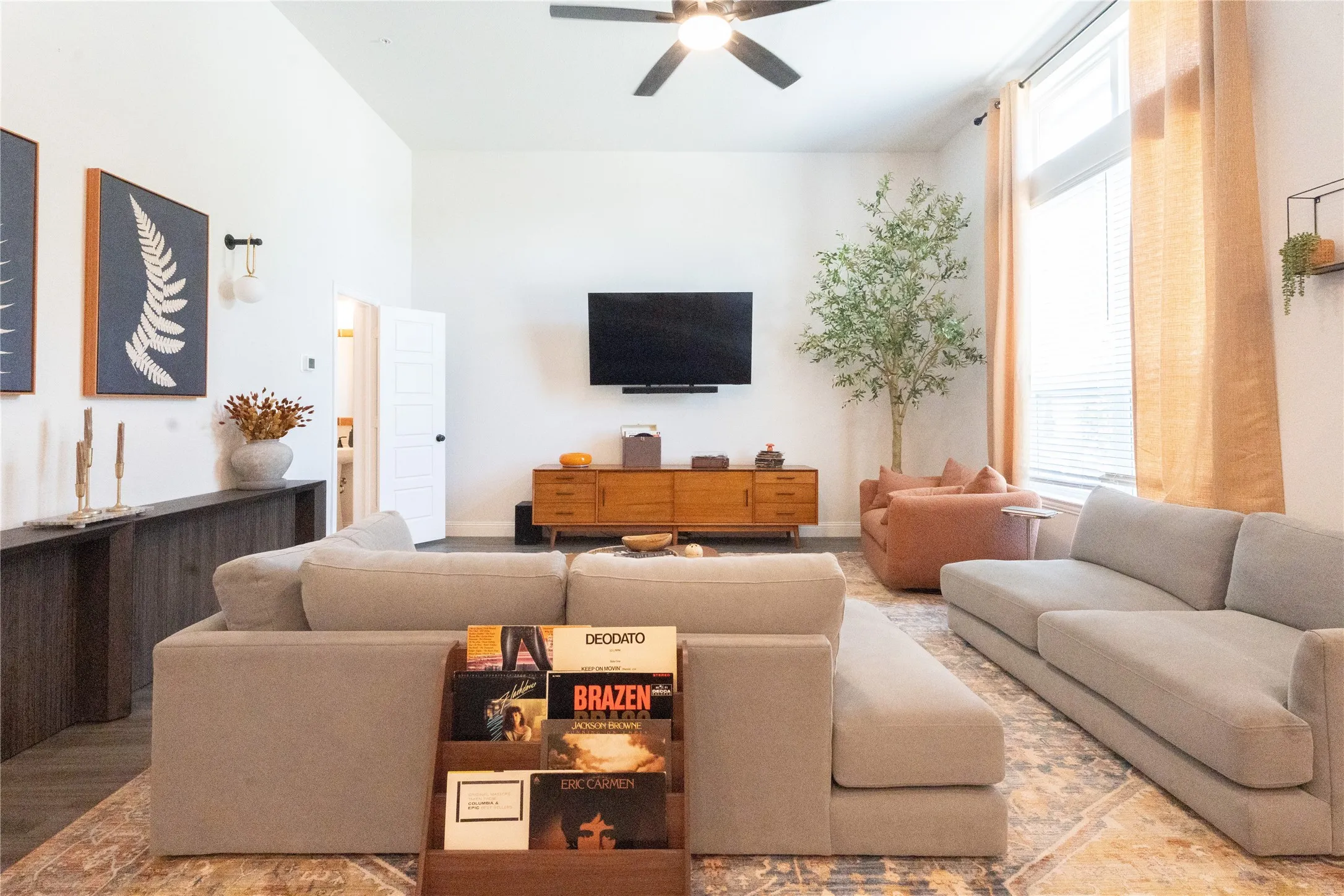 Townhouse For Sale in Dallas County , 532 E 2nd Street, Irving, Texas 75060, 3 Bedroom, 3 Bathroom, 2 Garage spaces, 1,957 Sqft, built in 2024, mls#21239233, Real Estate Agent in Irving, Homes For Sale in Dallas county, Homes For Sale in Irving, Realtor in Irving Texas, Real Estate Brokerage Independent Realty Texas, Luminita Cordes Realtor