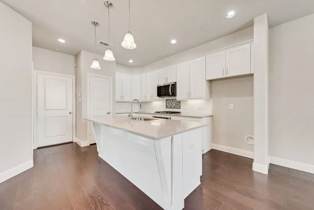 Townhouse For Sale in Denton County , 281 Scotia Street, Lewisville, Texas 75056, 4 Bedrooms, 4 Bathrooms, 2 Garage spaces, 2,313 Sqft, built in 2017, Preowned, Price $457,000, mls#21239295, Real Estate Agent in Lewisville, Homes For Sale in Denton county, Homes For Sale in Lewisville, Realtor in Lewisville Texas, Real Estate Brokerage Independent Realty Texas, Luminita Cordes Realtor