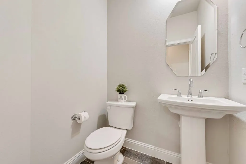 Townhouse For Sale in Denton County , 281 Scotia Street, Lewisville, Texas 75056, 4 Bedrooms, 4 Bathrooms, 2 Garage spaces, 2,313 Sqft, built in 2017, Preowned, Price $457,000, mls#21239295, Real Estate Agent in Lewisville, Homes For Sale in Denton county, Homes For Sale in Lewisville, Realtor in Lewisville Texas, Real Estate Brokerage Independent Realty Texas, Luminita Cordes Realtor