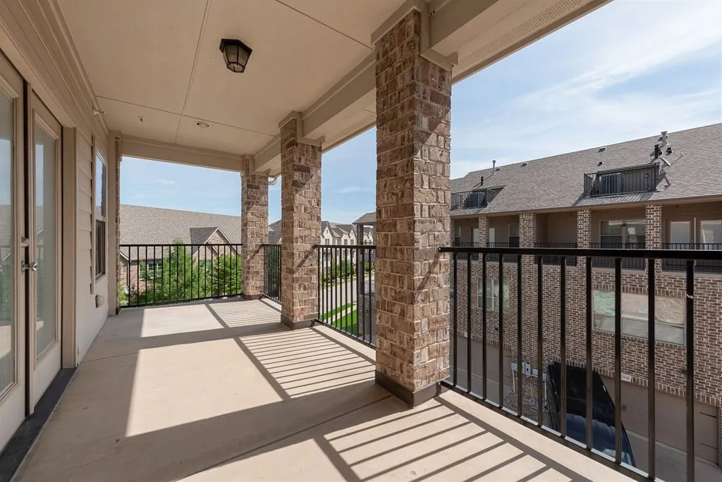 Townhouse For Sale in Denton County , 281 Scotia Street, Lewisville, Texas 75056, 4 Bedrooms, 4 Bathrooms, 2 Garage spaces, 2,313 Sqft, built in 2017, Preowned, Price $457,000, mls#21239295, Real Estate Agent in Lewisville, Homes For Sale in Denton county, Homes For Sale in Lewisville, Realtor in Lewisville Texas, Real Estate Brokerage Independent Realty Texas, Luminita Cordes Realtor