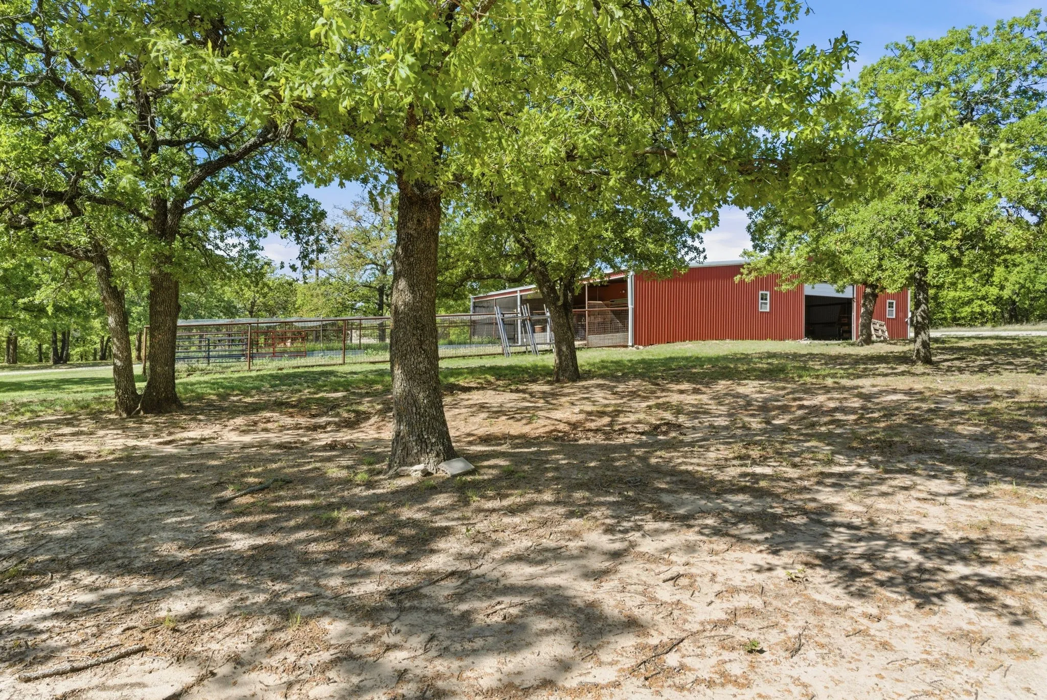 Farm For Sale in Montague County , 2197 Netherly Lane, Forestburg, Texas 76239, 2 Bedroom, 3 Bathroom, Garage spaces, 4,224 Sqft, built in 2014, mls#21239265, Real Estate Agent in Forestburg, Homes For Sale in Montague county, Homes For Sale in Forestburg, Realtor in Forestburg Texas, Real Estate Brokerage Independent Realty Texas, Luminita Cordes Realtor