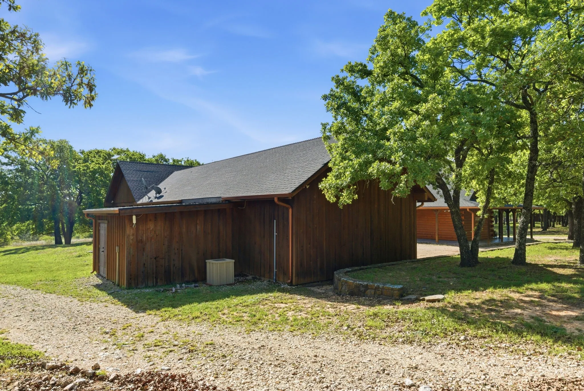 Farm For Sale in Montague County , 2197 Netherly Lane, Forestburg, Texas 76239, 2 Bedroom, 3 Bathroom, Garage spaces, 4,224 Sqft, built in 2014, mls#21239265, Real Estate Agent in Forestburg, Homes For Sale in Montague county, Homes For Sale in Forestburg, Realtor in Forestburg Texas, Real Estate Brokerage Independent Realty Texas, Luminita Cordes Realtor