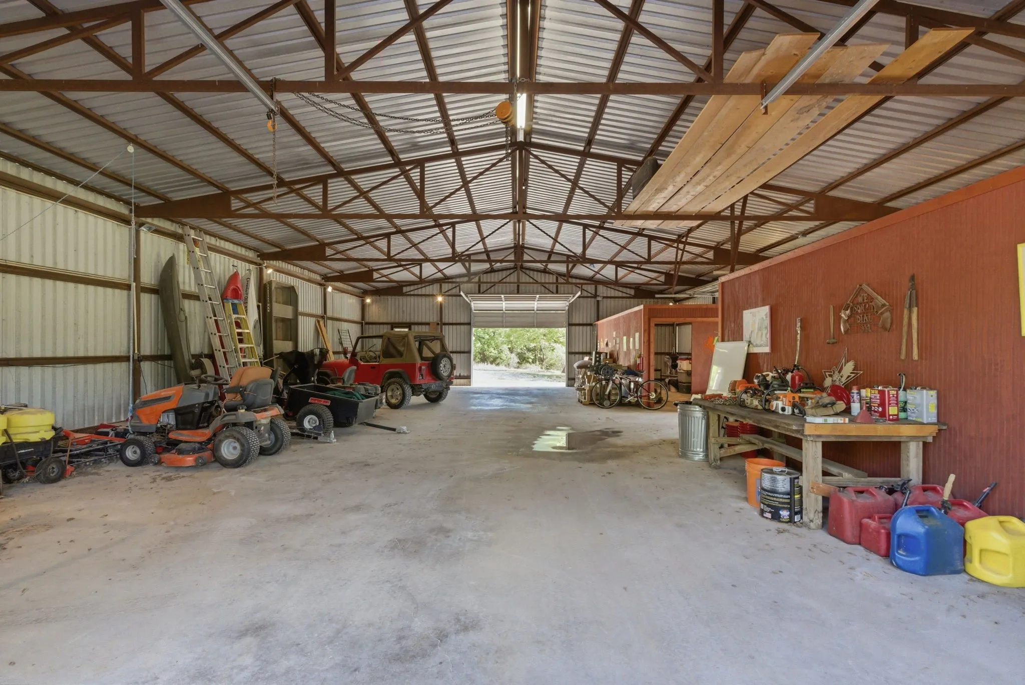 Farm For Sale in Montague County , 2197 Netherly Lane, Forestburg, Texas 76239, 2 Bedroom, 3 Bathroom, Garage spaces, 4,224 Sqft, built in 2014, mls#21239265, Real Estate Agent in Forestburg, Homes For Sale in Montague county, Homes For Sale in Forestburg, Realtor in Forestburg Texas, Real Estate Brokerage Independent Realty Texas, Luminita Cordes Realtor