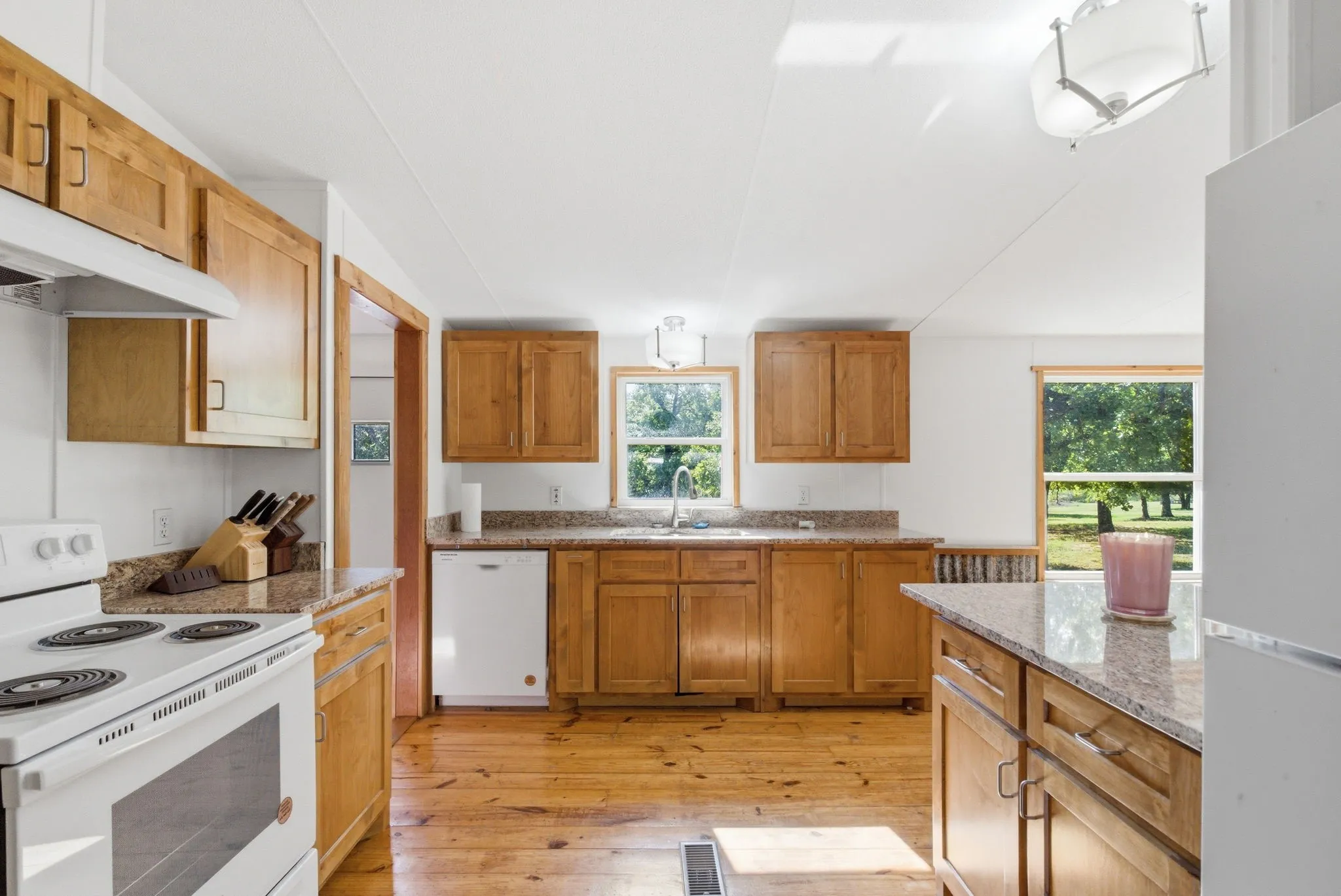 Farm For Sale in Montague County , 2197 Netherly Lane, Forestburg, Texas 76239, 2 Bedroom, 3 Bathroom, Garage spaces, 4,224 Sqft, built in 2014, mls#21239265, Real Estate Agent in Forestburg, Homes For Sale in Montague county, Homes For Sale in Forestburg, Realtor in Forestburg Texas, Real Estate Brokerage Independent Realty Texas, Luminita Cordes Realtor