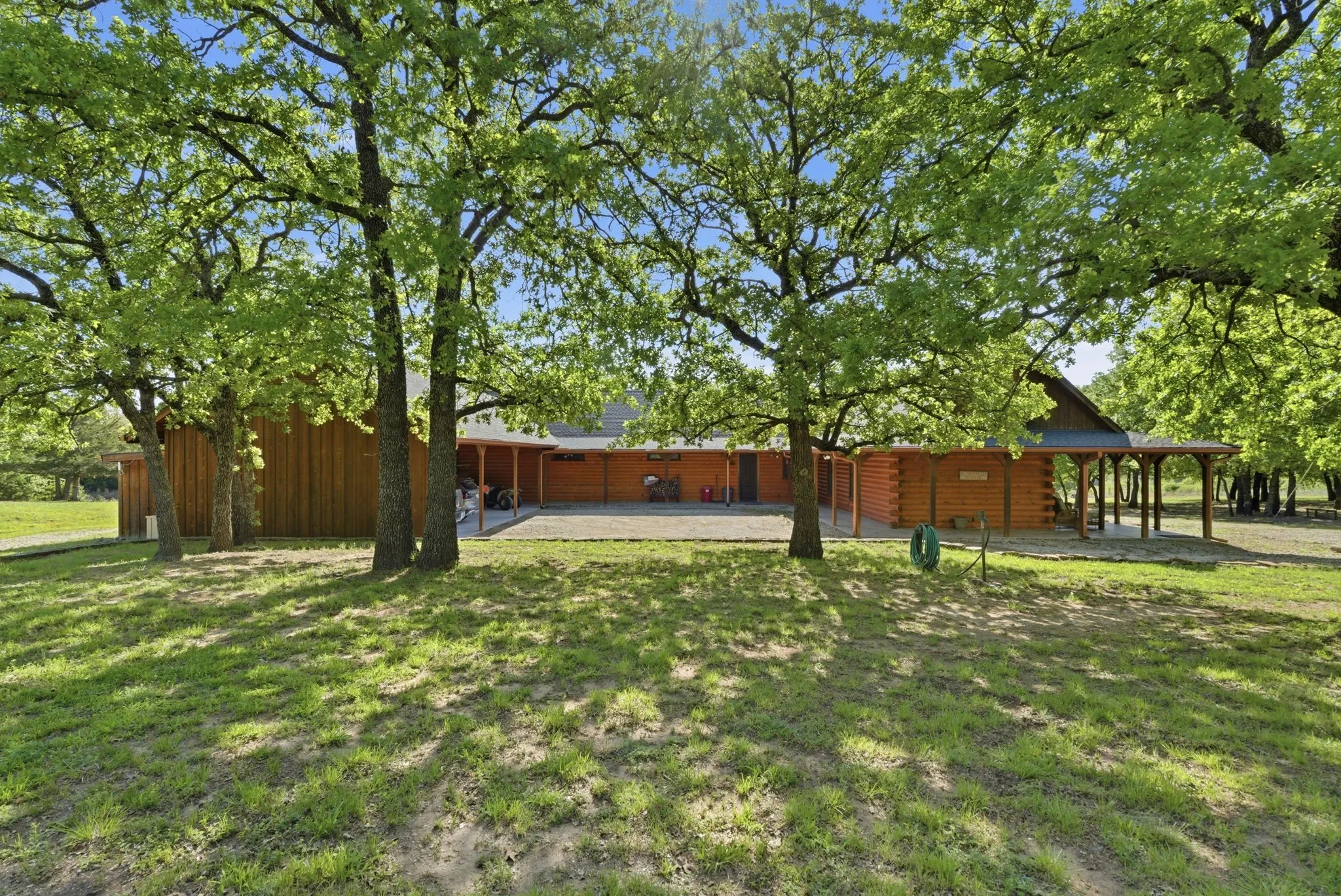 Farm For Sale in Montague County , 2197 Netherly Lane, Forestburg, Texas 76239, 2 Bedroom, 3 Bathroom, Garage spaces, 4,224 Sqft, built in 2014, mls#21239265, Real Estate Agent in Forestburg, Homes For Sale in Montague county, Homes For Sale in Forestburg, Realtor in Forestburg Texas, Real Estate Brokerage Independent Realty Texas, Luminita Cordes Realtor