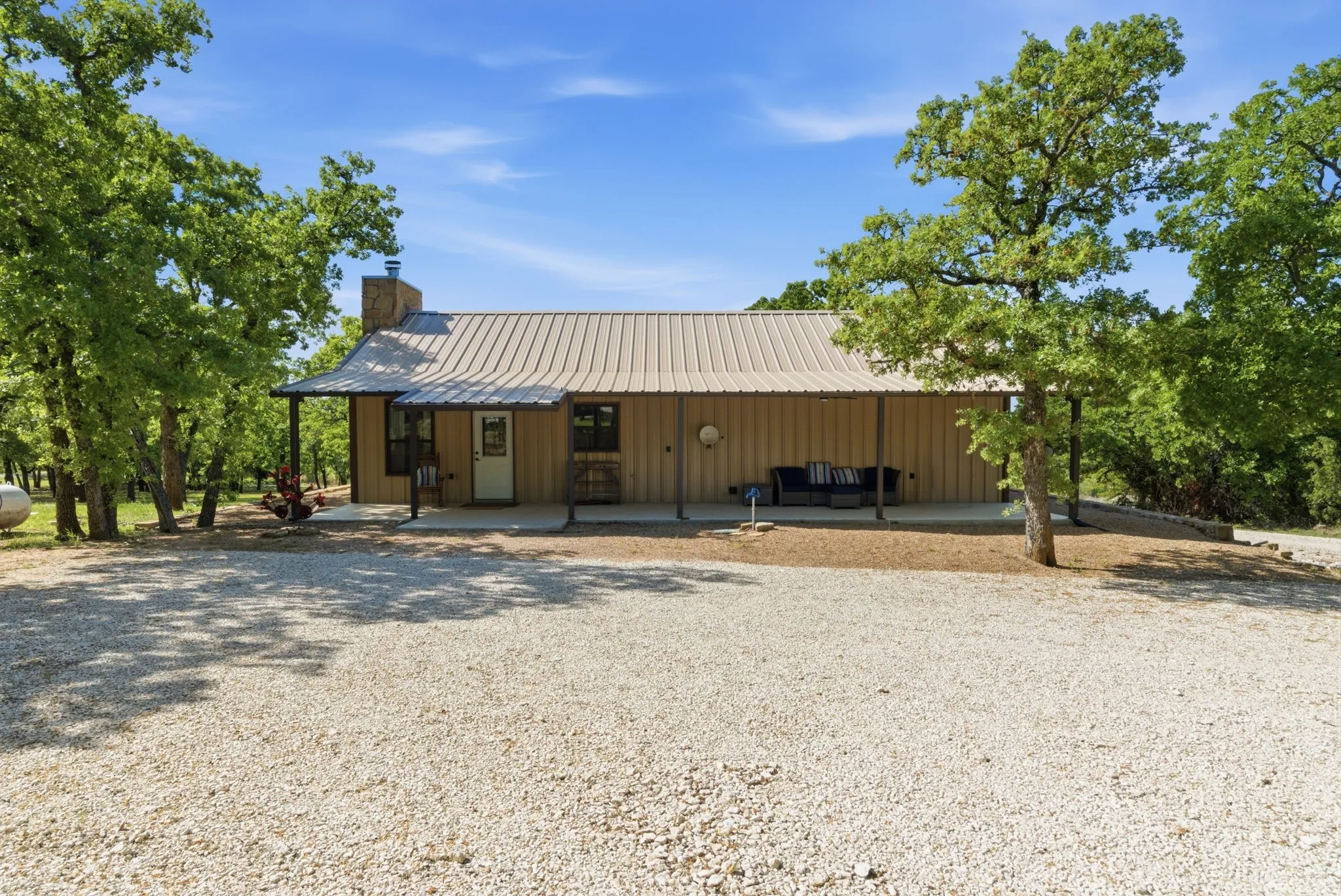 Farm For Sale in Montague County , 2197 Netherly Lane, Forestburg, Texas 76239, 2 Bedroom, 3 Bathroom, Garage spaces, 4,224 Sqft, built in 2014, mls#21239265, Real Estate Agent in Forestburg, Homes For Sale in Montague county, Homes For Sale in Forestburg, Realtor in Forestburg Texas, Real Estate Brokerage Independent Realty Texas, Luminita Cordes Realtor