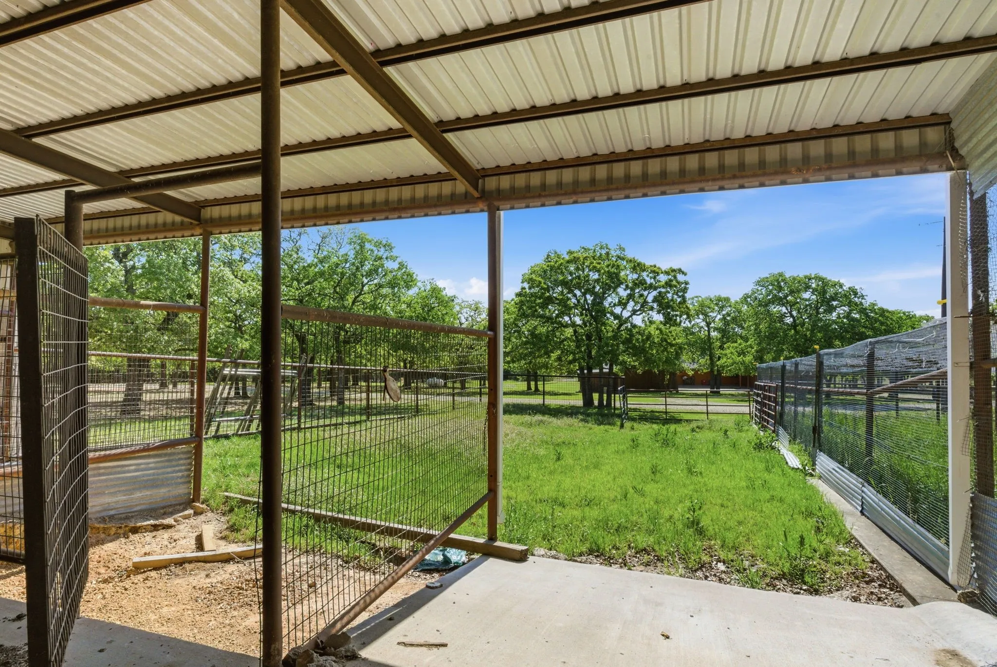 Farm For Sale in Montague County , 2197 Netherly Lane, Forestburg, Texas 76239, 2 Bedroom, 3 Bathroom, Garage spaces, 4,224 Sqft, built in 2014, mls#21239265, Real Estate Agent in Forestburg, Homes For Sale in Montague county, Homes For Sale in Forestburg, Realtor in Forestburg Texas, Real Estate Brokerage Independent Realty Texas, Luminita Cordes Realtor