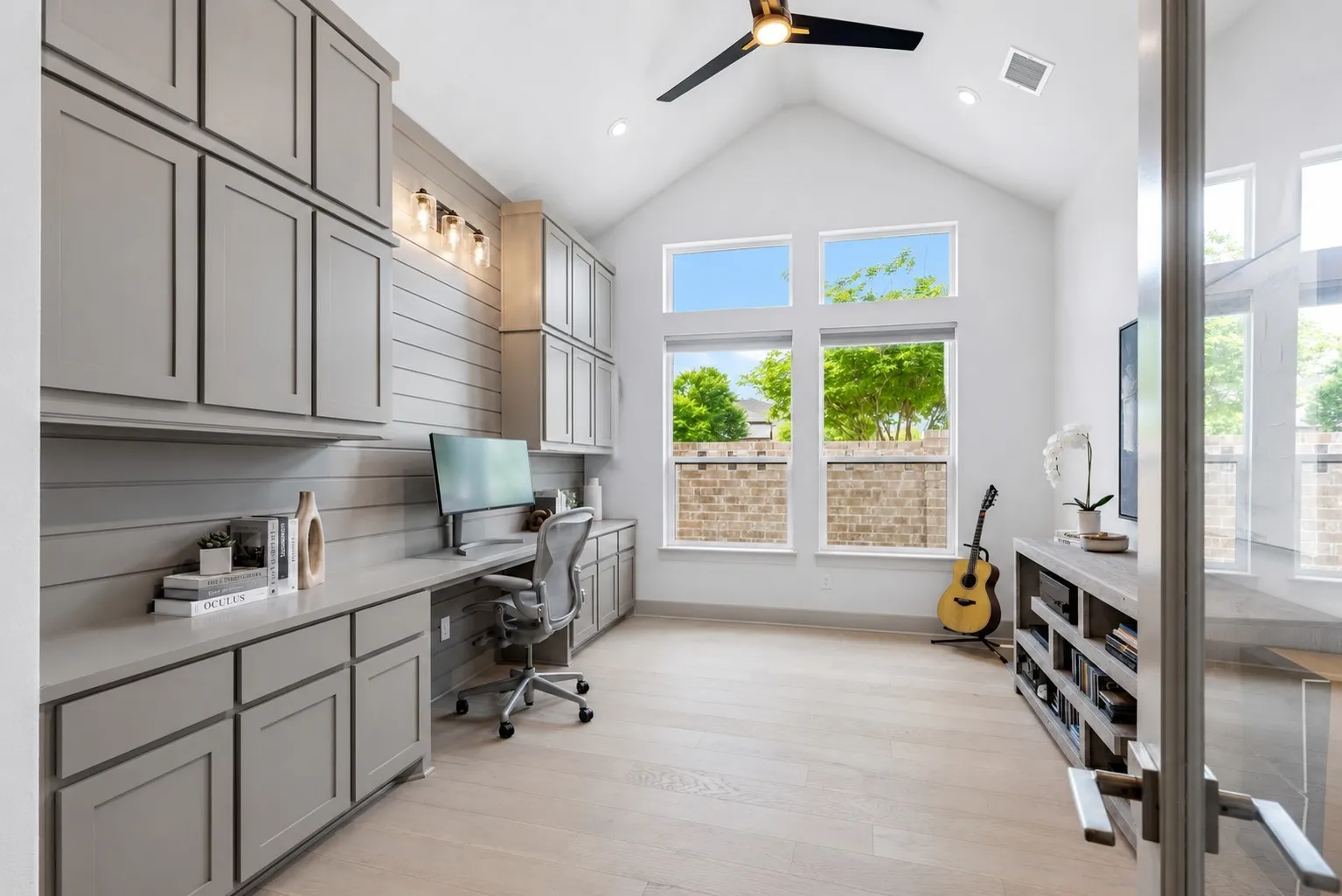 Single Family Residence For Sale in Collin County , 6252 Rocca Valle Drive, Mc Kinney, Texas 75071, 4 Bedroom, 3 Bathroom, 3 Garage spaces, 3,098 Sqft, built in 2022, Preowned, mls#21236782, Real Estate Agent in Mc Kinney, Homes For Sale in Collin county, Homes For Sale in Mc Kinney, Realtor in Mc Kinney Texas, Real Estate Brokerage Independent Realty Texas, Luminita Cordes Realtor