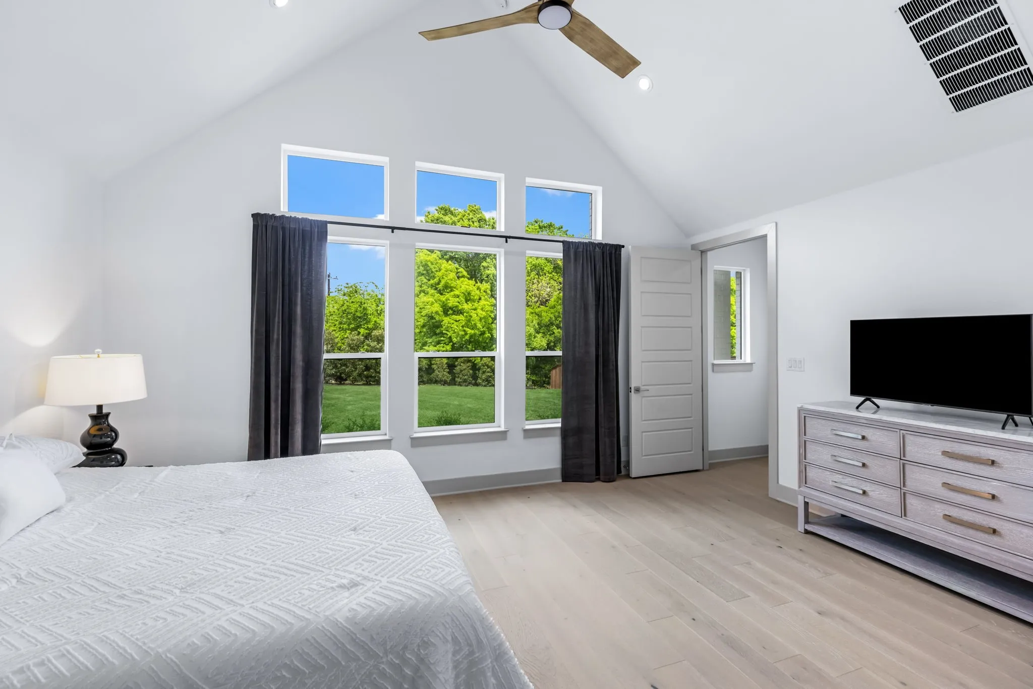 Single Family Residence For Sale in Collin County , 6252 Rocca Valle Drive, Mc Kinney, Texas 75071, 4 Bedroom, 3 Bathroom, 3 Garage spaces, 3,098 Sqft, built in 2022, Preowned, mls#21236782, Real Estate Agent in Mc Kinney, Homes For Sale in Collin county, Homes For Sale in Mc Kinney, Realtor in Mc Kinney Texas, Real Estate Brokerage Independent Realty Texas, Luminita Cordes Realtor