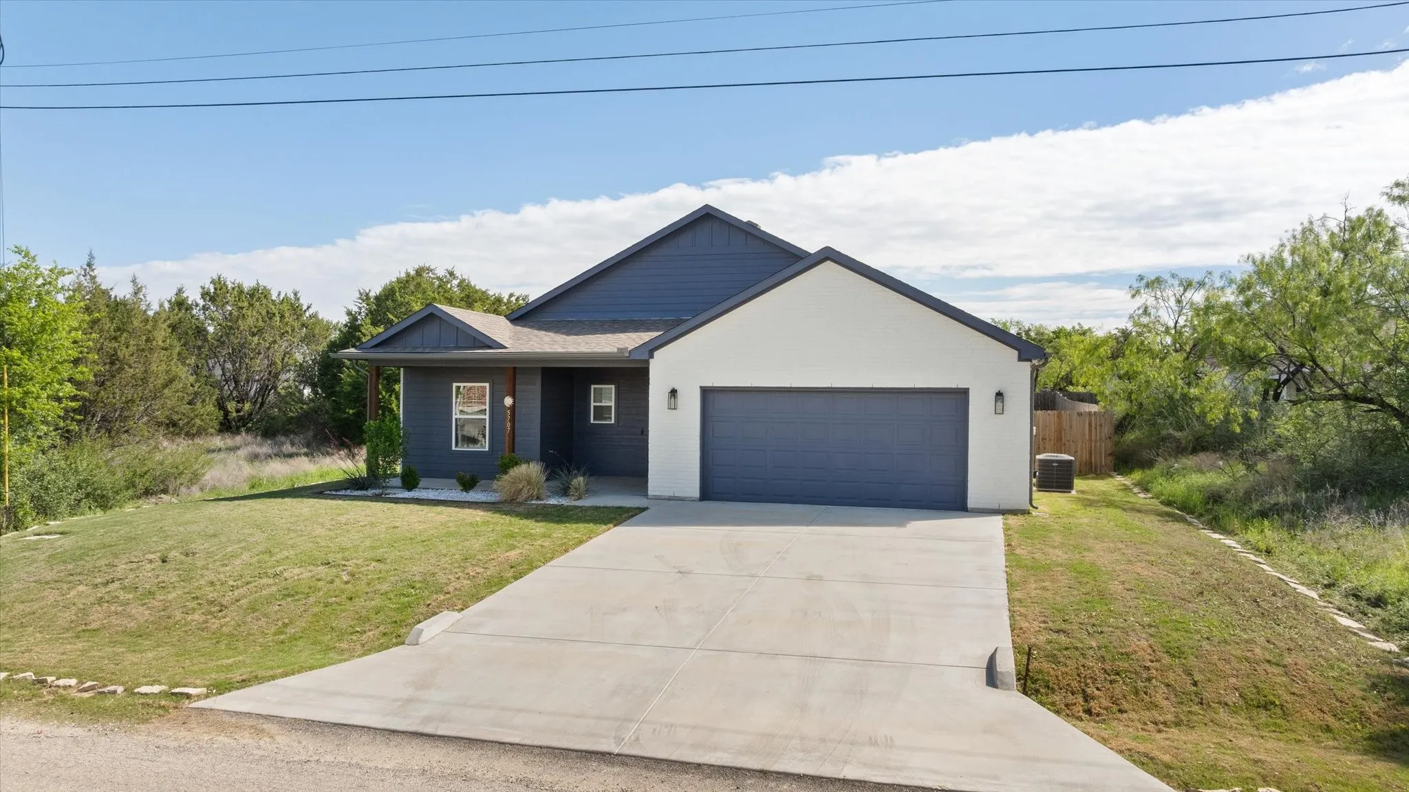Single Family Residence For Sale in Hood County , 5707 Stonegate Circle, Granbury, Texas 76048, 3 Bedroom, 2 Bathroom, 2 Garage spaces, 1,619 Sqft, built in 2024, mls#21234718, Real Estate Agent in Granbury, Homes For Sale in Hood county, Homes For Sale in Granbury, Realtor in Granbury Texas, Real Estate Brokerage Independent Realty Texas, Luminita Cordes Realtor