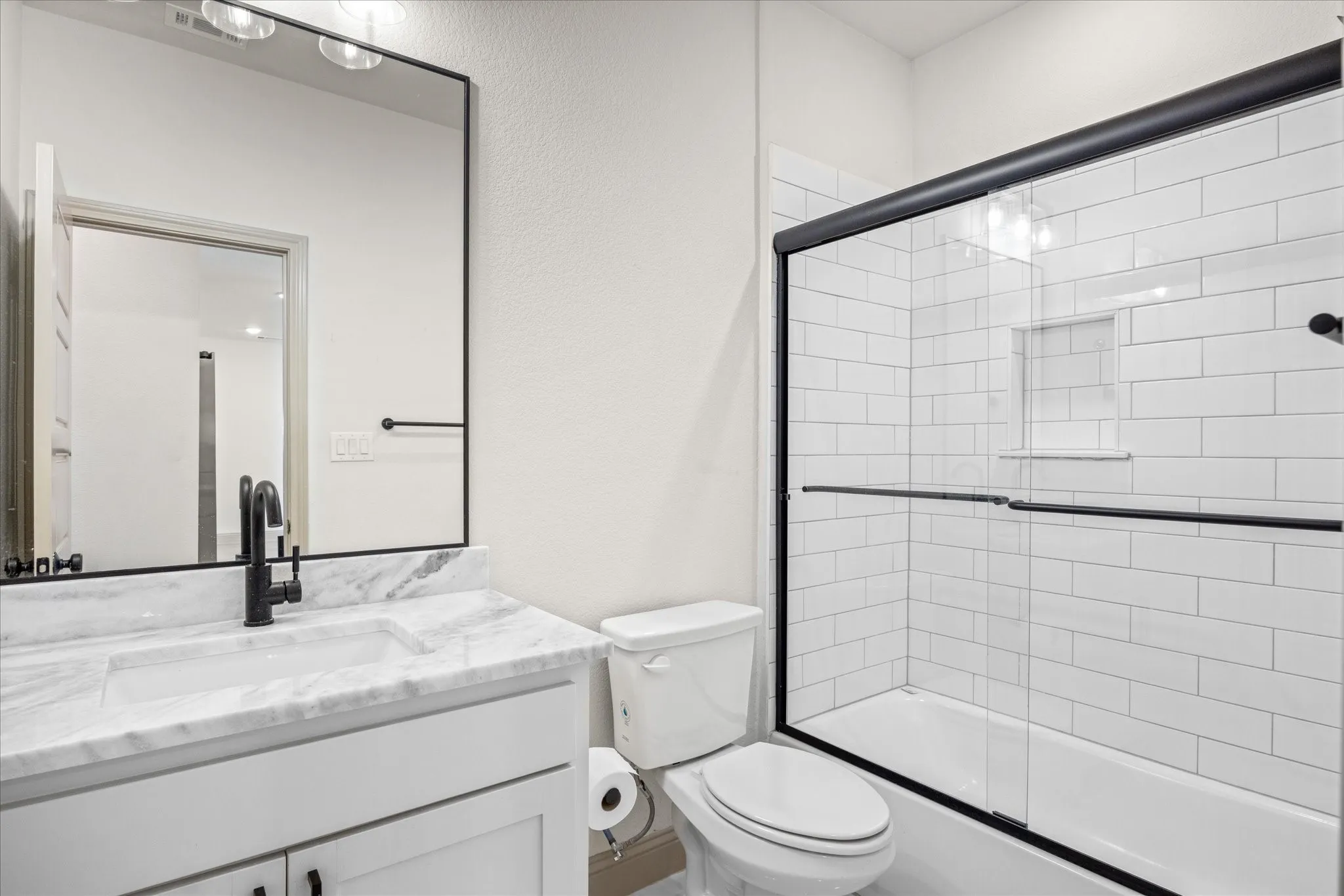 Single Family Residence For Sale in Hood County , 5707 Stonegate Circle, Granbury, Texas 76048, 3 Bedroom, 2 Bathroom, 2 Garage spaces, 1,619 Sqft, built in 2024, mls#21234718, Real Estate Agent in Granbury, Homes For Sale in Hood county, Homes For Sale in Granbury, Realtor in Granbury Texas, Real Estate Brokerage Independent Realty Texas, Luminita Cordes Realtor