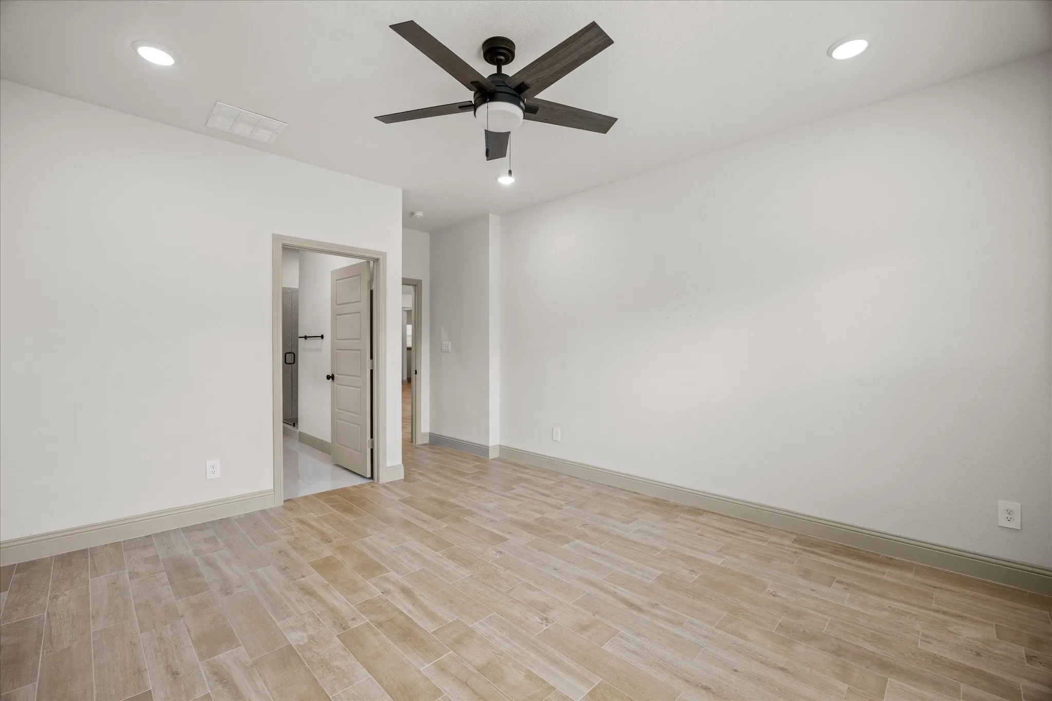 Single Family Residence For Sale in Hood County , 5707 Stonegate Circle, Granbury, Texas 76048, 3 Bedroom, 2 Bathroom, 2 Garage spaces, 1,619 Sqft, built in 2024, mls#21234718, Real Estate Agent in Granbury, Homes For Sale in Hood county, Homes For Sale in Granbury, Realtor in Granbury Texas, Real Estate Brokerage Independent Realty Texas, Luminita Cordes Realtor