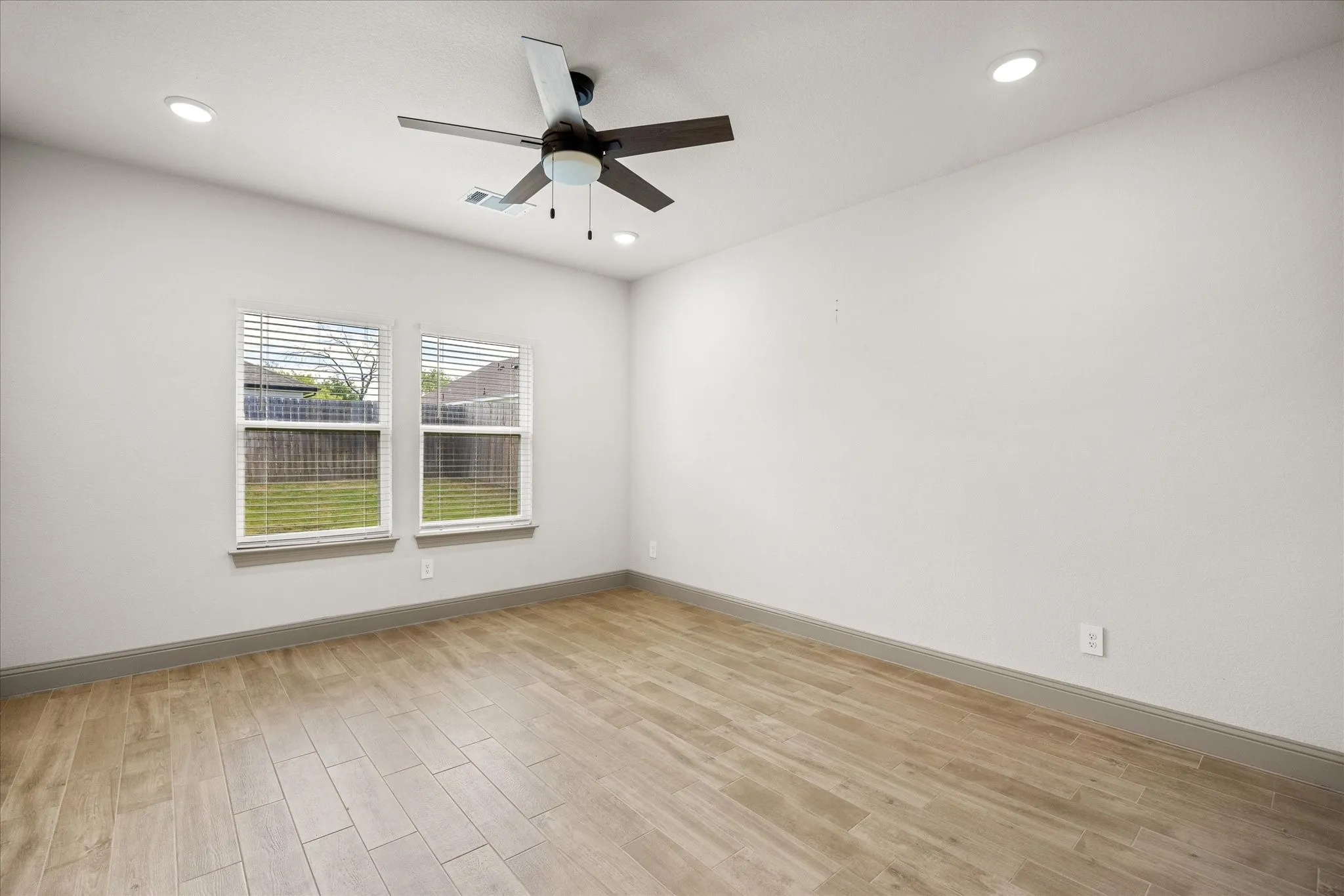 Single Family Residence For Sale in Hood County , 5707 Stonegate Circle, Granbury, Texas 76048, 3 Bedroom, 2 Bathroom, 2 Garage spaces, 1,619 Sqft, built in 2024, mls#21234718, Real Estate Agent in Granbury, Homes For Sale in Hood county, Homes For Sale in Granbury, Realtor in Granbury Texas, Real Estate Brokerage Independent Realty Texas, Luminita Cordes Realtor