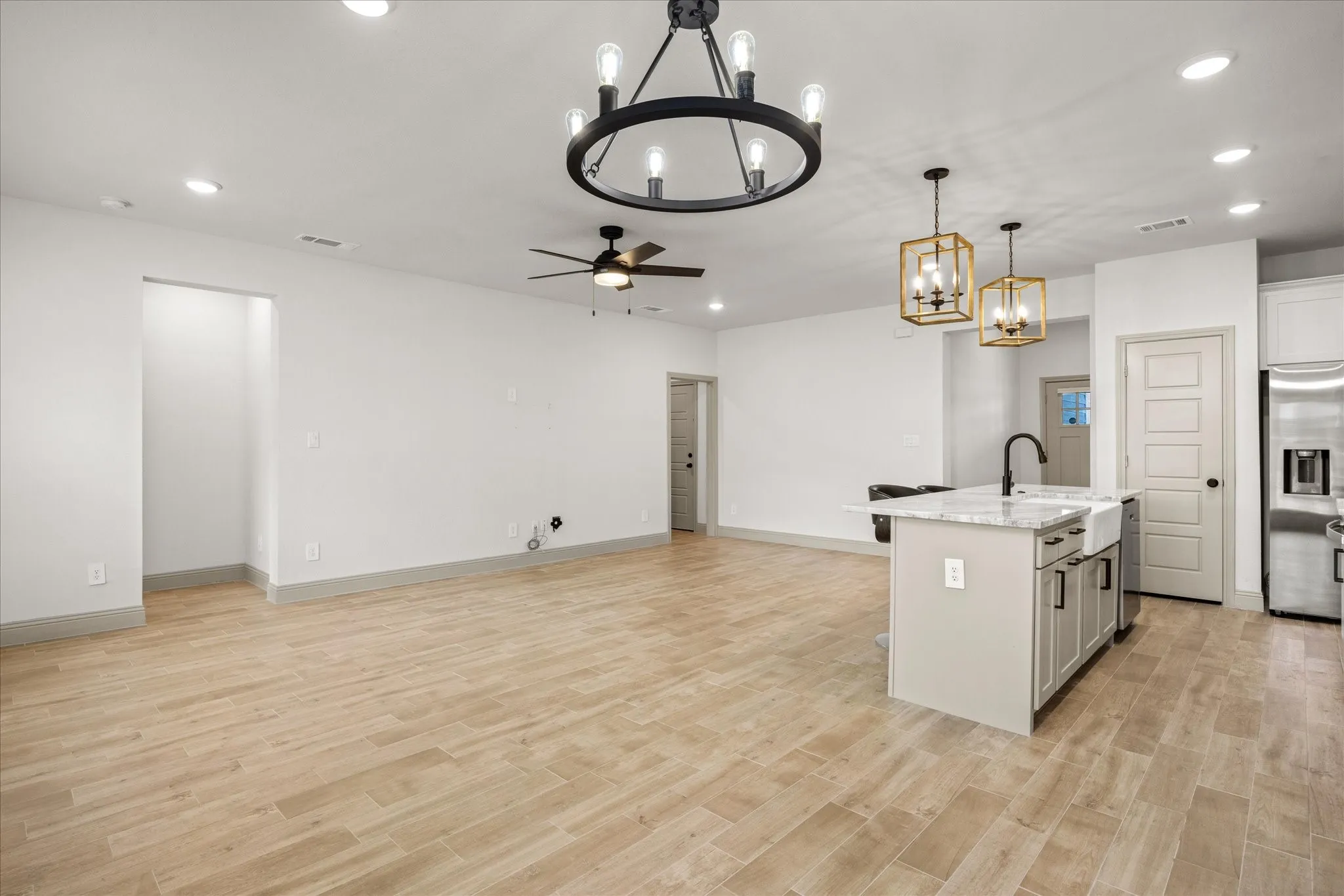Single Family Residence For Sale in Hood County , 5707 Stonegate Circle, Granbury, Texas 76048, 3 Bedroom, 2 Bathroom, 2 Garage spaces, 1,619 Sqft, built in 2024, mls#21234718, Real Estate Agent in Granbury, Homes For Sale in Hood county, Homes For Sale in Granbury, Realtor in Granbury Texas, Real Estate Brokerage Independent Realty Texas, Luminita Cordes Realtor