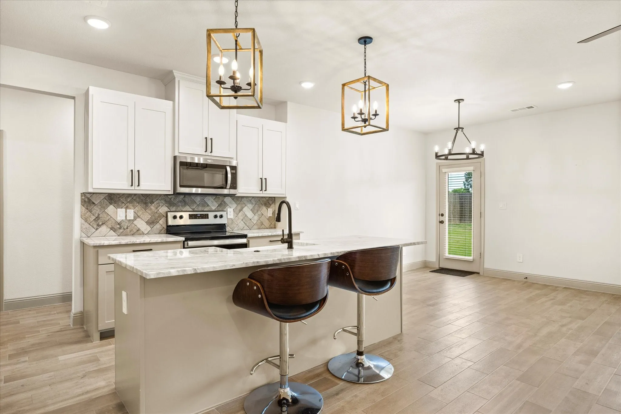 Single Family Residence For Sale in Hood County , 5707 Stonegate Circle, Granbury, Texas 76048, 3 Bedroom, 2 Bathroom, 2 Garage spaces, 1,619 Sqft, built in 2024, mls#21234718, Real Estate Agent in Granbury, Homes For Sale in Hood county, Homes For Sale in Granbury, Realtor in Granbury Texas, Real Estate Brokerage Independent Realty Texas, Luminita Cordes Realtor