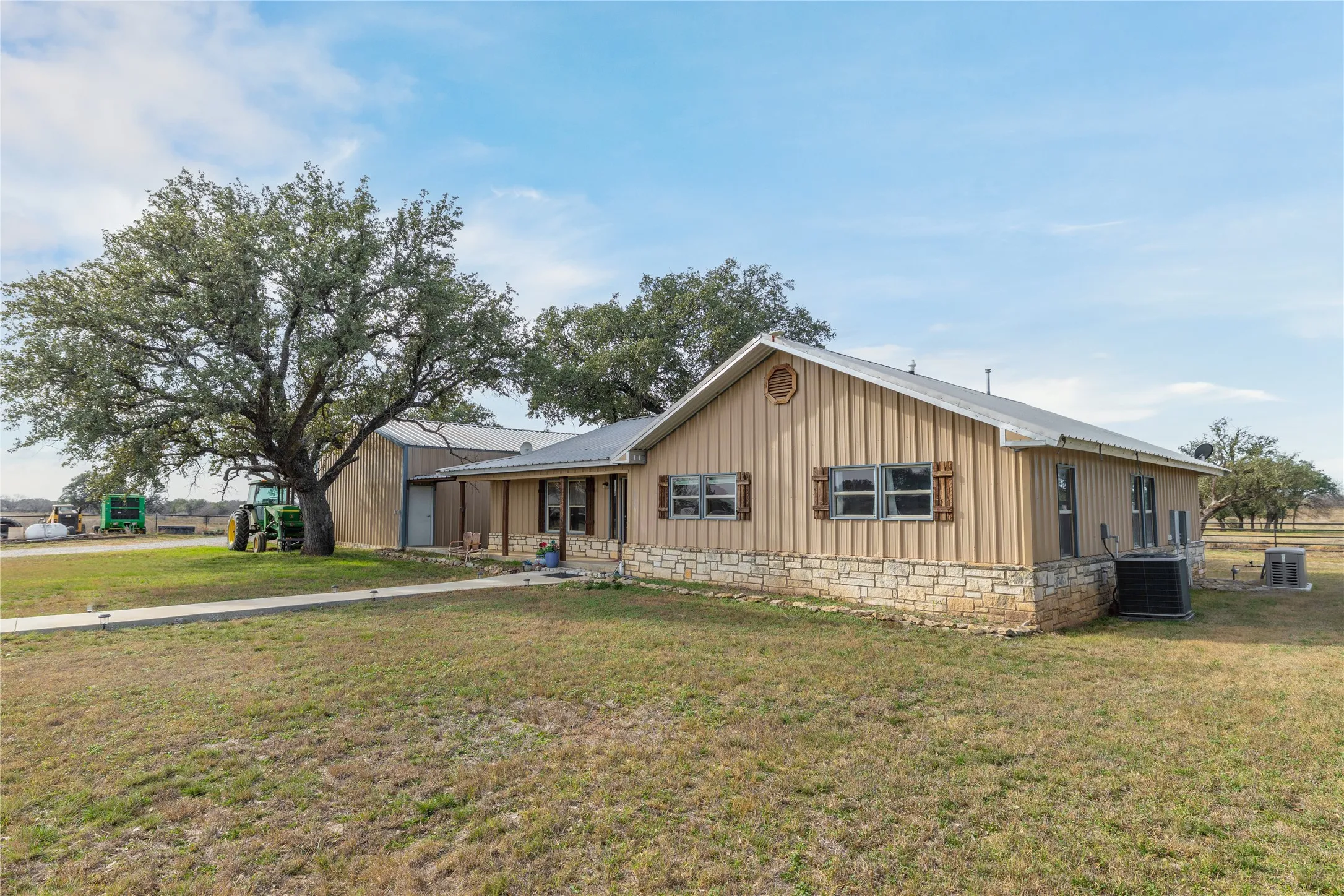 Farm For Sale in Brown County , 6500A Fm 586, Bangs, Texas 76823, 3 Bedroom, 2 Bathroom, 2 Garage spaces, 1,804 Sqft, built in 0, Price $1,500,000, mls#21239029, Real Estate Agent in Bangs, Homes For Sale in Brown county, Homes For Sale in Bangs, Realtor in Bangs Texas, Real Estate Brokerage Independent Realty Texas, Luminita Cordes Realtor