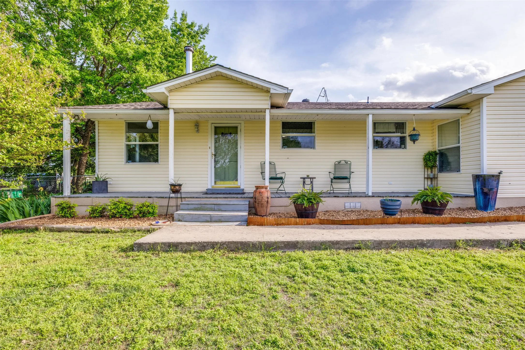 Single Family Residence For Sale in Grayson County , 4440 Dripping Springs Road, Sherman, Texas 75090, 3 Bedroom, 2 Bathroom, Garage spaces, 1,286 Sqft, built in 2001, Preowned, Price $380,000, mls#21228256, Real Estate Agent in Sherman, Homes For Sale in Grayson county, Homes For Sale in Sherman, Realtor in Sherman Texas, Real Estate Brokerage Independent Realty Texas, Luminita Cordes Realtor