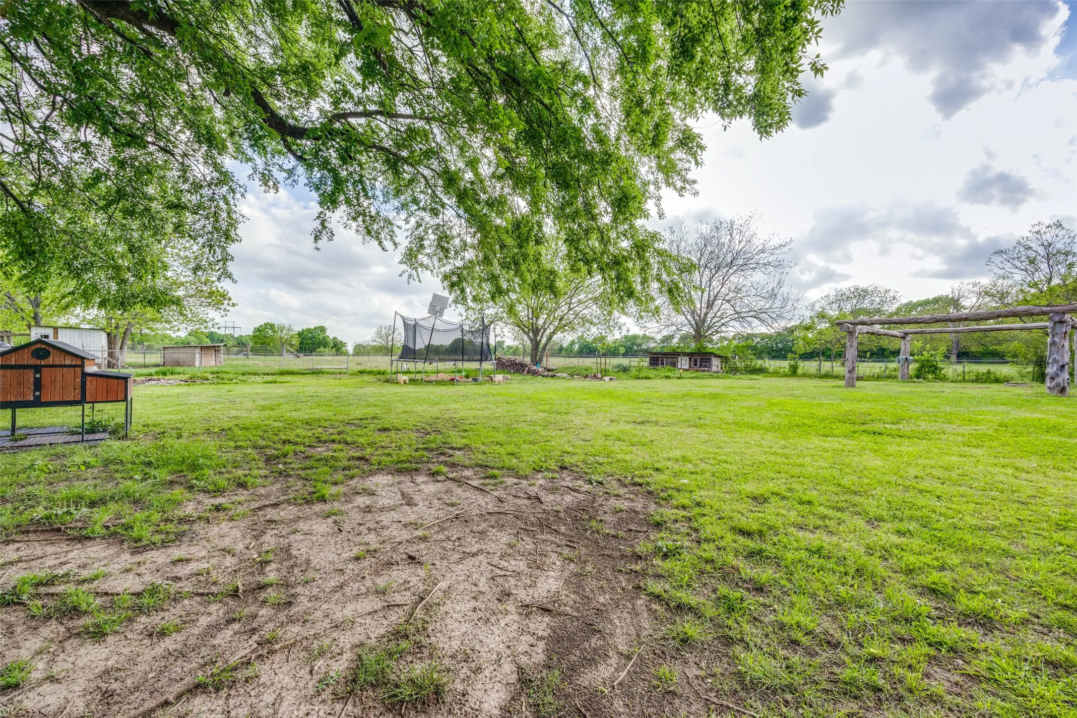 Single Family Residence For Sale in Grayson County , 4440 Dripping Springs Road, Sherman, Texas 75090, 3 Bedroom, 2 Bathroom, Garage spaces, 1,286 Sqft, built in 2001, Preowned, Price $380,000, mls#21228256, Real Estate Agent in Sherman, Homes For Sale in Grayson county, Homes For Sale in Sherman, Realtor in Sherman Texas, Real Estate Brokerage Independent Realty Texas, Luminita Cordes Realtor