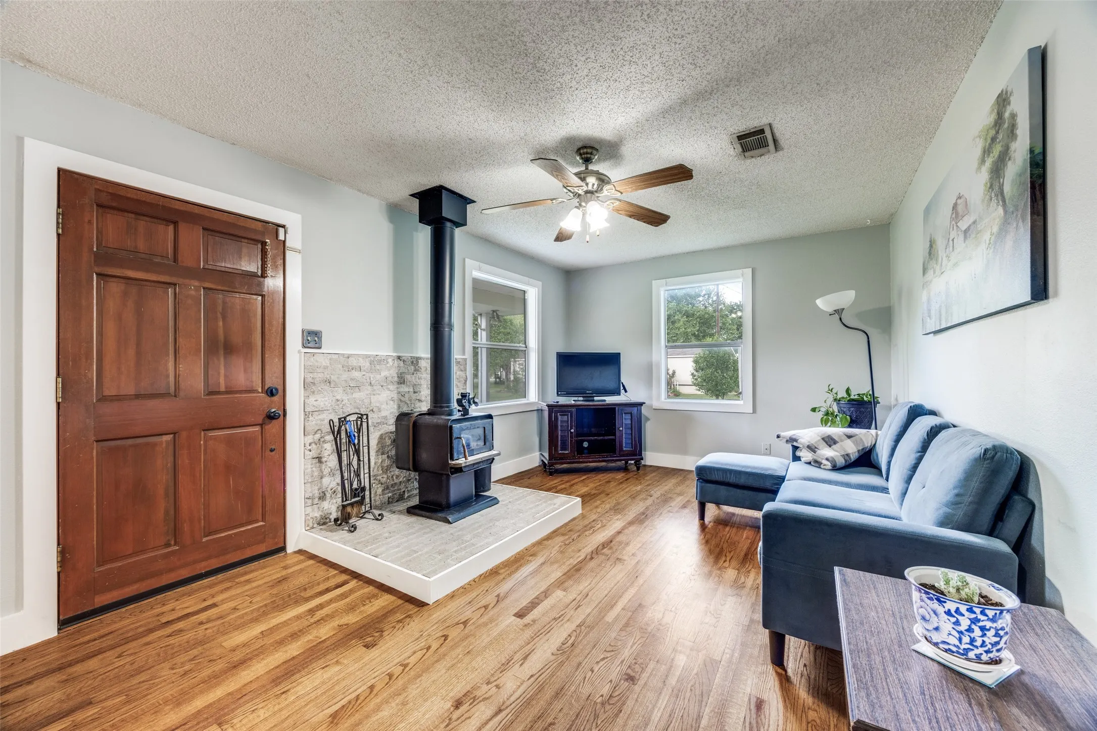 Single Family Residence For Sale in Grayson County , 4440 Dripping Springs Road, Sherman, Texas 75090, 3 Bedroom, 2 Bathroom, Garage spaces, 1,286 Sqft, built in 2001, Preowned, Price $380,000, mls#21228256, Real Estate Agent in Sherman, Homes For Sale in Grayson county, Homes For Sale in Sherman, Realtor in Sherman Texas, Real Estate Brokerage Independent Realty Texas, Luminita Cordes Realtor