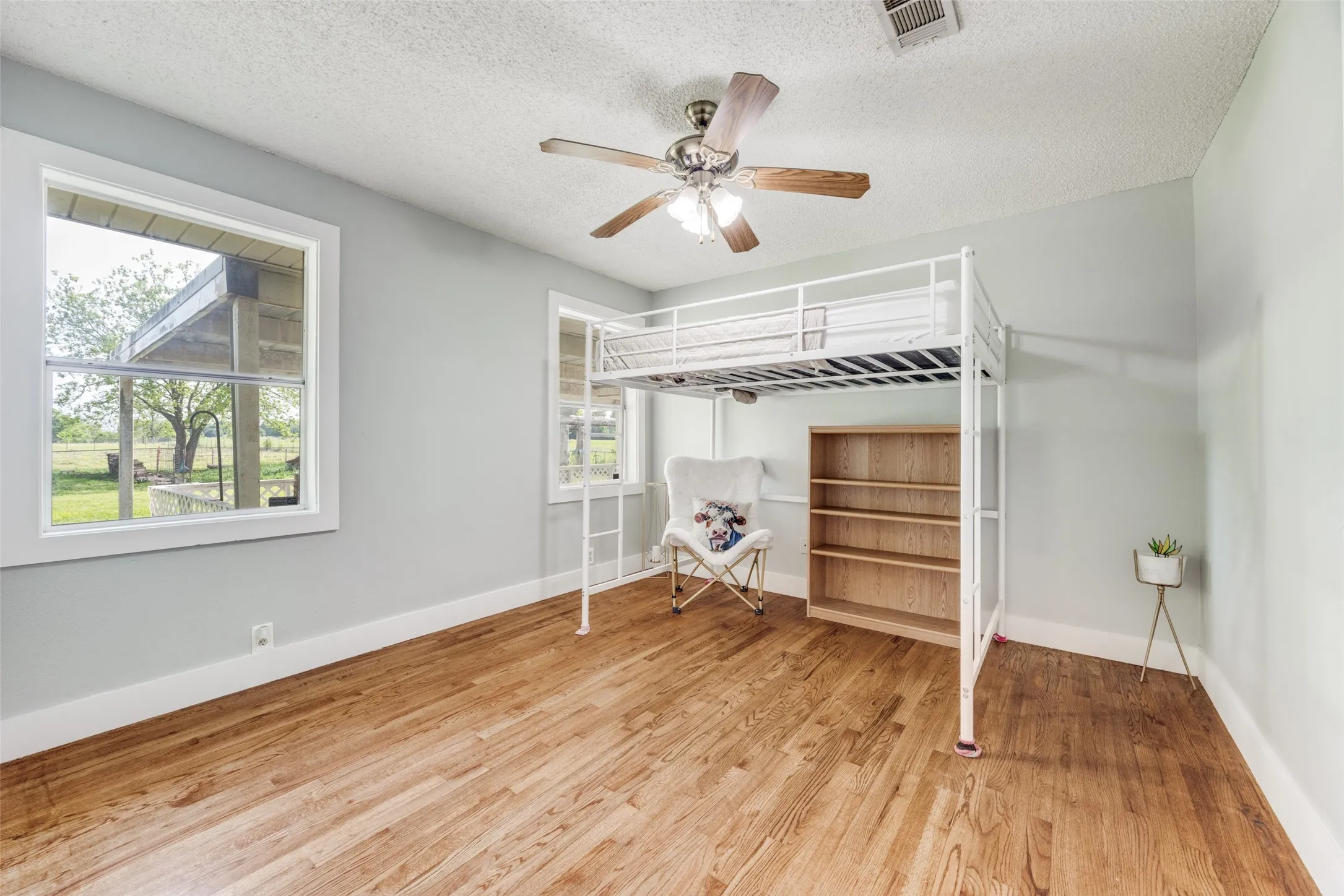 Single Family Residence For Sale in Grayson County , 4440 Dripping Springs Road, Sherman, Texas 75090, 3 Bedroom, 2 Bathroom, Garage spaces, 1,286 Sqft, built in 2001, Preowned, Price $380,000, mls#21228256, Real Estate Agent in Sherman, Homes For Sale in Grayson county, Homes For Sale in Sherman, Realtor in Sherman Texas, Real Estate Brokerage Independent Realty Texas, Luminita Cordes Realtor