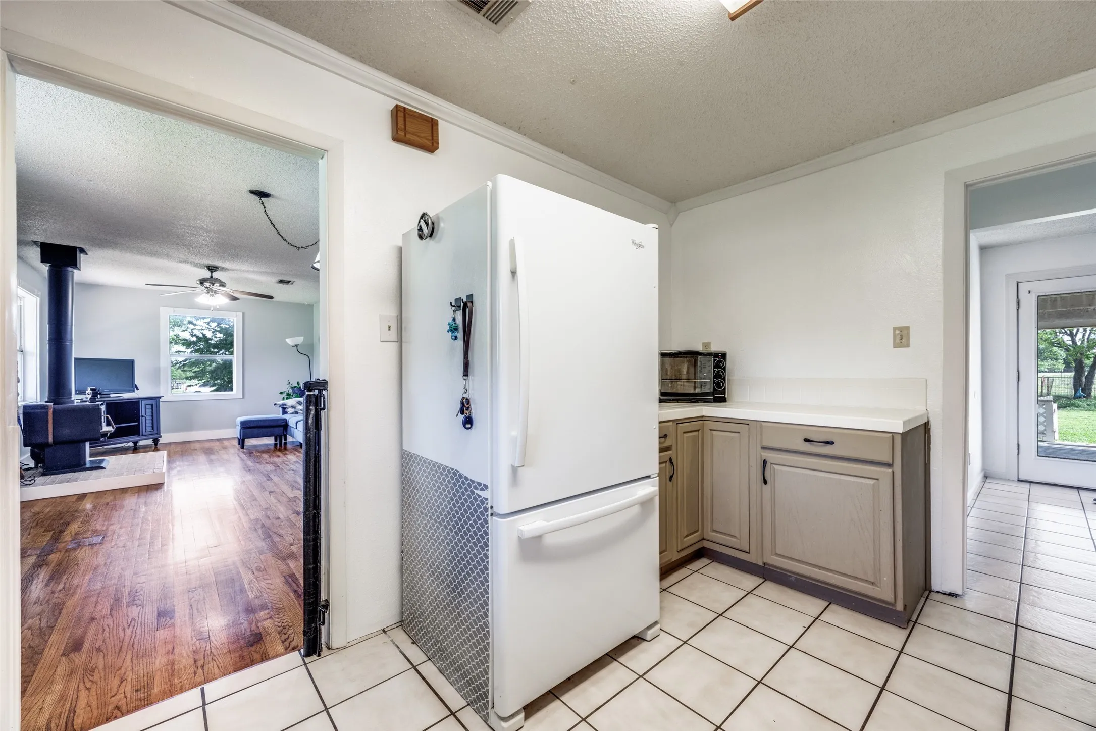 Single Family Residence For Sale in Grayson County , 4440 Dripping Springs Road, Sherman, Texas 75090, 3 Bedroom, 2 Bathroom, Garage spaces, 1,286 Sqft, built in 2001, Preowned, Price $380,000, mls#21228256, Real Estate Agent in Sherman, Homes For Sale in Grayson county, Homes For Sale in Sherman, Realtor in Sherman Texas, Real Estate Brokerage Independent Realty Texas, Luminita Cordes Realtor