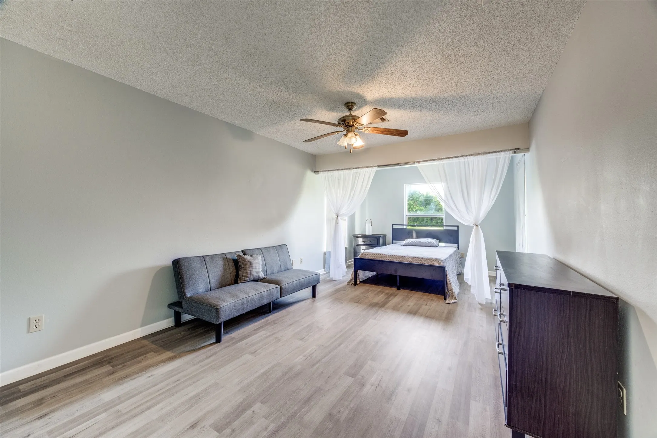 Single Family Residence For Sale in Grayson County , 4440 Dripping Springs Road, Sherman, Texas 75090, 3 Bedroom, 2 Bathroom, Garage spaces, 1,286 Sqft, built in 2001, Preowned, Price $380,000, mls#21228256, Real Estate Agent in Sherman, Homes For Sale in Grayson county, Homes For Sale in Sherman, Realtor in Sherman Texas, Real Estate Brokerage Independent Realty Texas, Luminita Cordes Realtor