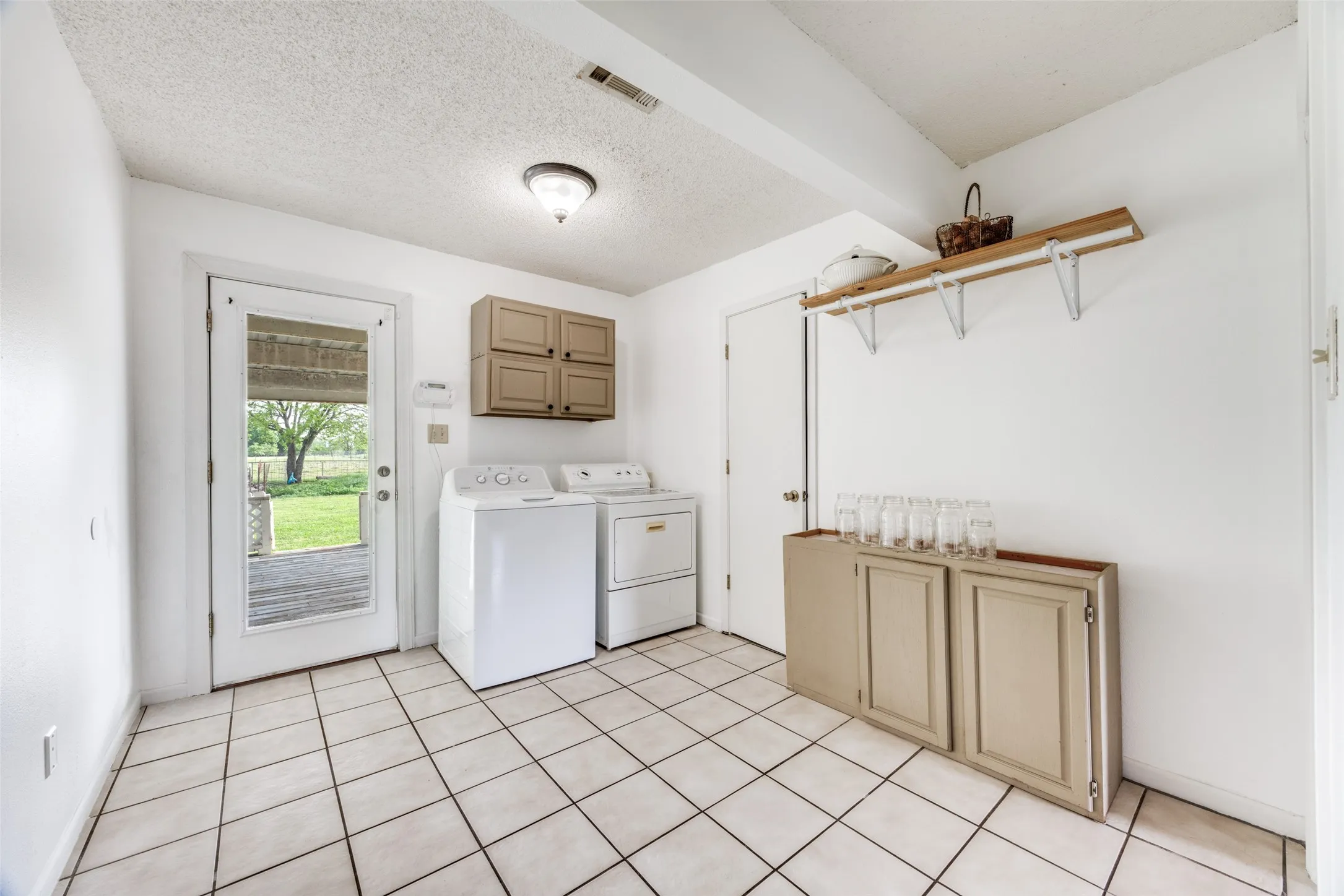 Single Family Residence For Sale in Grayson County , 4440 Dripping Springs Road, Sherman, Texas 75090, 3 Bedroom, 2 Bathroom, Garage spaces, 1,286 Sqft, built in 2001, Preowned, Price $380,000, mls#21228256, Real Estate Agent in Sherman, Homes For Sale in Grayson county, Homes For Sale in Sherman, Realtor in Sherman Texas, Real Estate Brokerage Independent Realty Texas, Luminita Cordes Realtor
