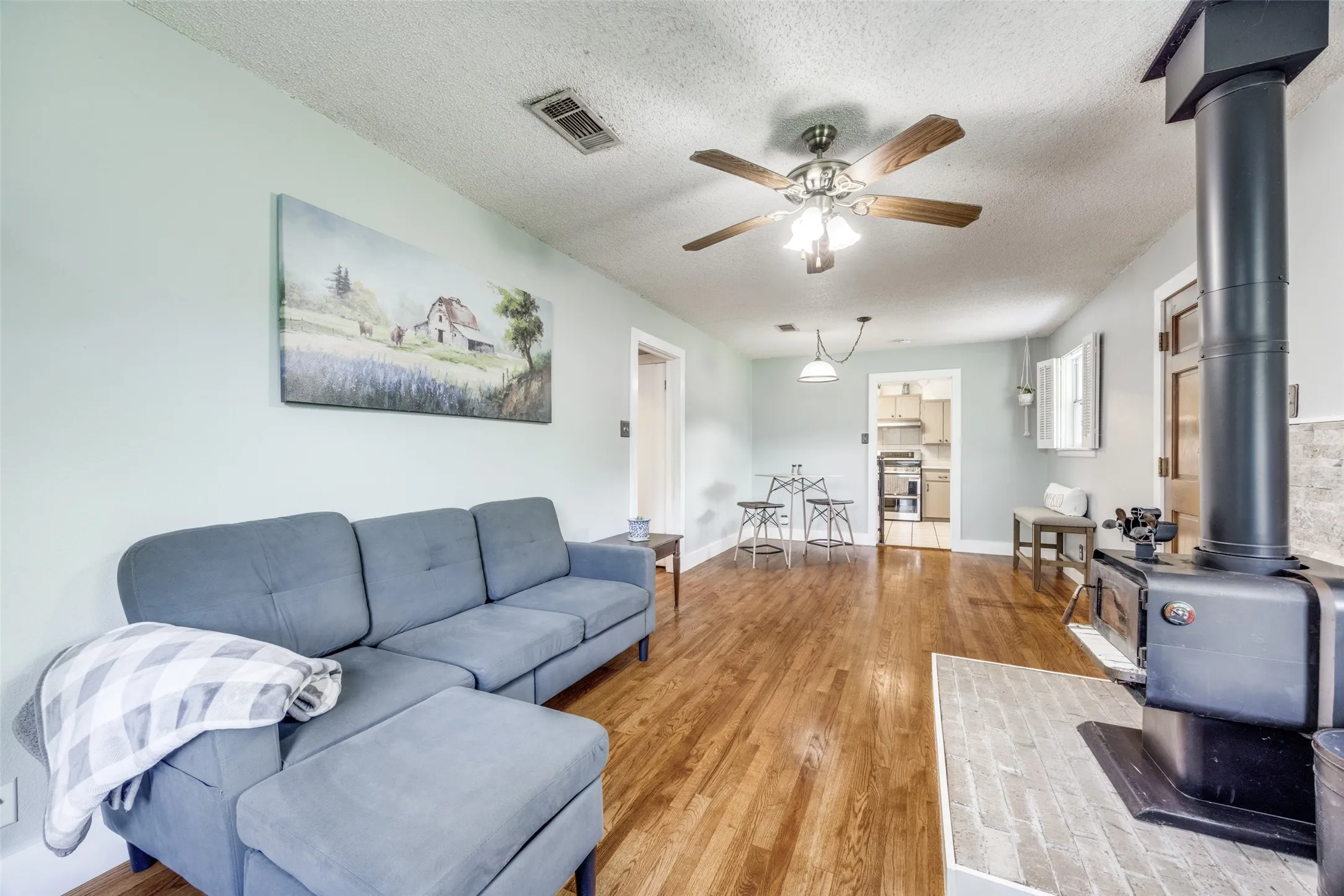 Single Family Residence For Sale in Grayson County , 4440 Dripping Springs Road, Sherman, Texas 75090, 3 Bedroom, 2 Bathroom, Garage spaces, 1,286 Sqft, built in 2001, Preowned, Price $380,000, mls#21228256, Real Estate Agent in Sherman, Homes For Sale in Grayson county, Homes For Sale in Sherman, Realtor in Sherman Texas, Real Estate Brokerage Independent Realty Texas, Luminita Cordes Realtor
