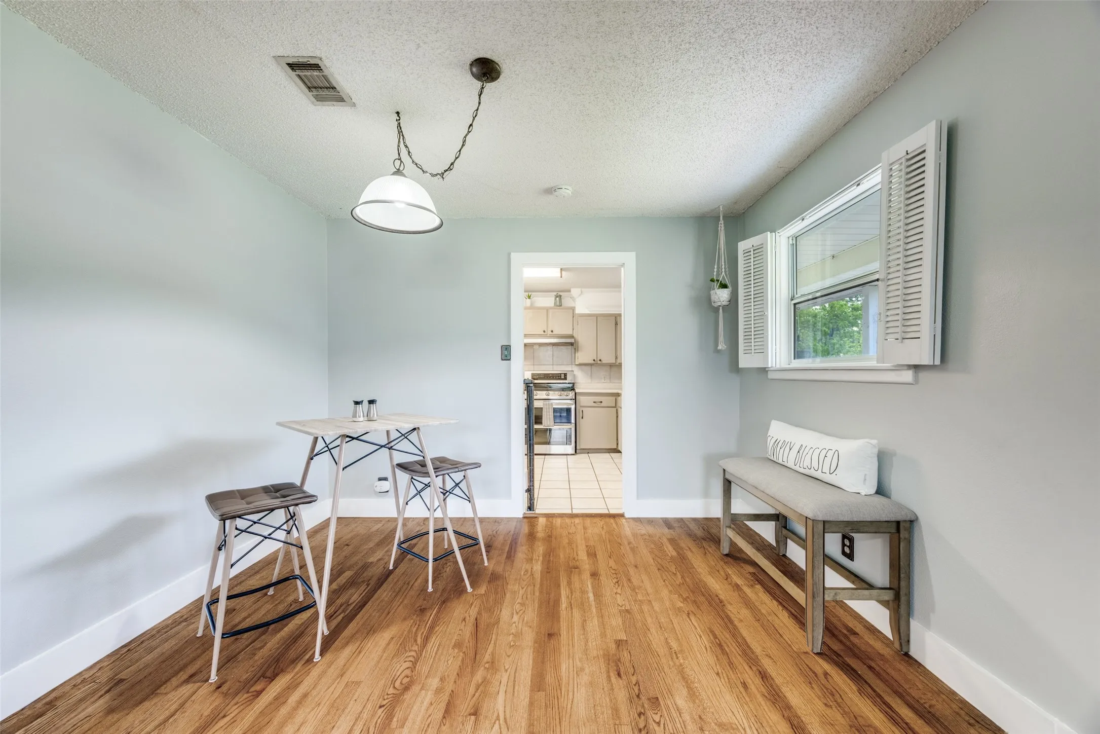 Single Family Residence For Sale in Grayson County , 4440 Dripping Springs Road, Sherman, Texas 75090, 3 Bedroom, 2 Bathroom, Garage spaces, 1,286 Sqft, built in 2001, Preowned, Price $380,000, mls#21228256, Real Estate Agent in Sherman, Homes For Sale in Grayson county, Homes For Sale in Sherman, Realtor in Sherman Texas, Real Estate Brokerage Independent Realty Texas, Luminita Cordes Realtor