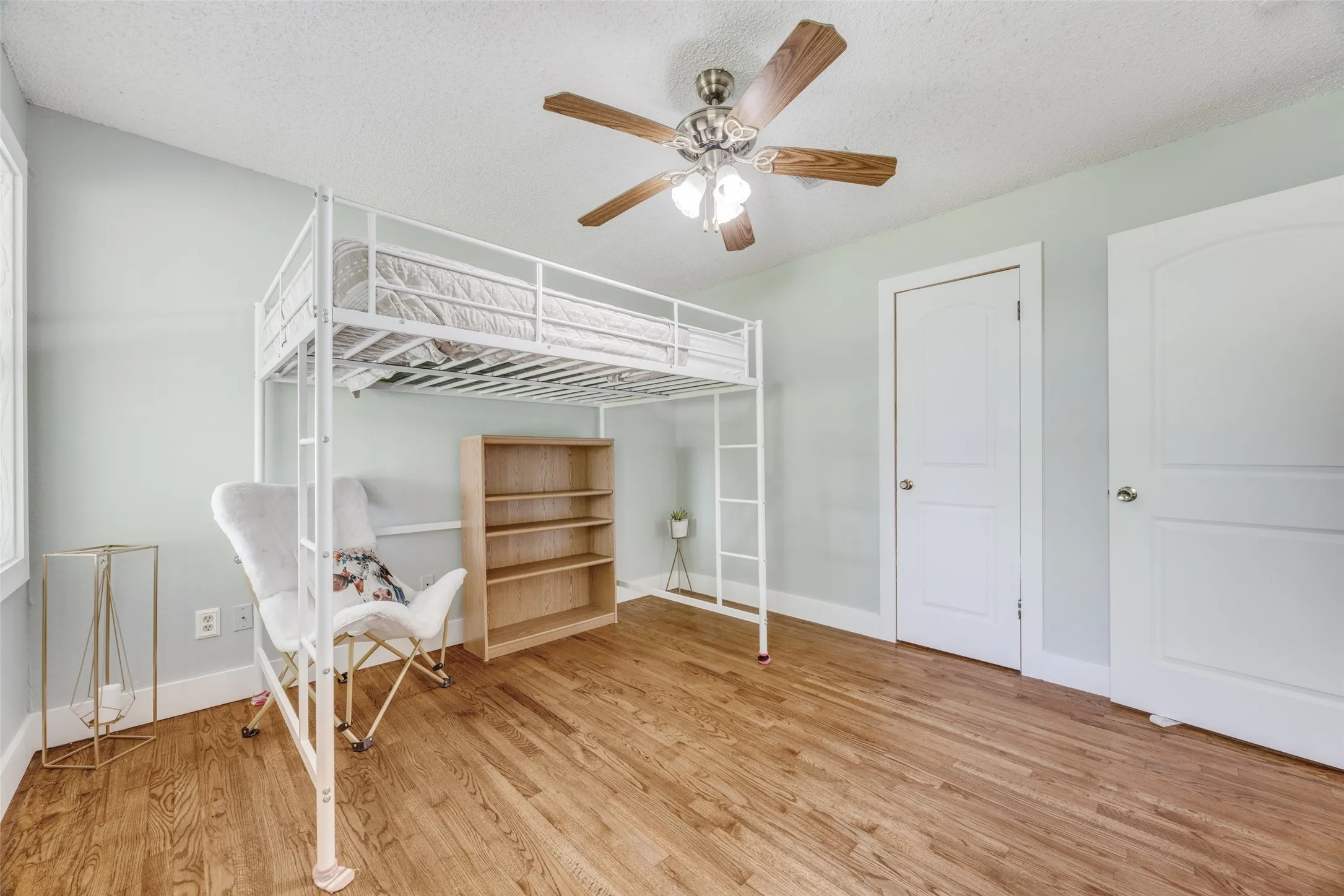Single Family Residence For Sale in Grayson County , 4440 Dripping Springs Road, Sherman, Texas 75090, 3 Bedroom, 2 Bathroom, Garage spaces, 1,286 Sqft, built in 2001, Preowned, Price $380,000, mls#21228256, Real Estate Agent in Sherman, Homes For Sale in Grayson county, Homes For Sale in Sherman, Realtor in Sherman Texas, Real Estate Brokerage Independent Realty Texas, Luminita Cordes Realtor