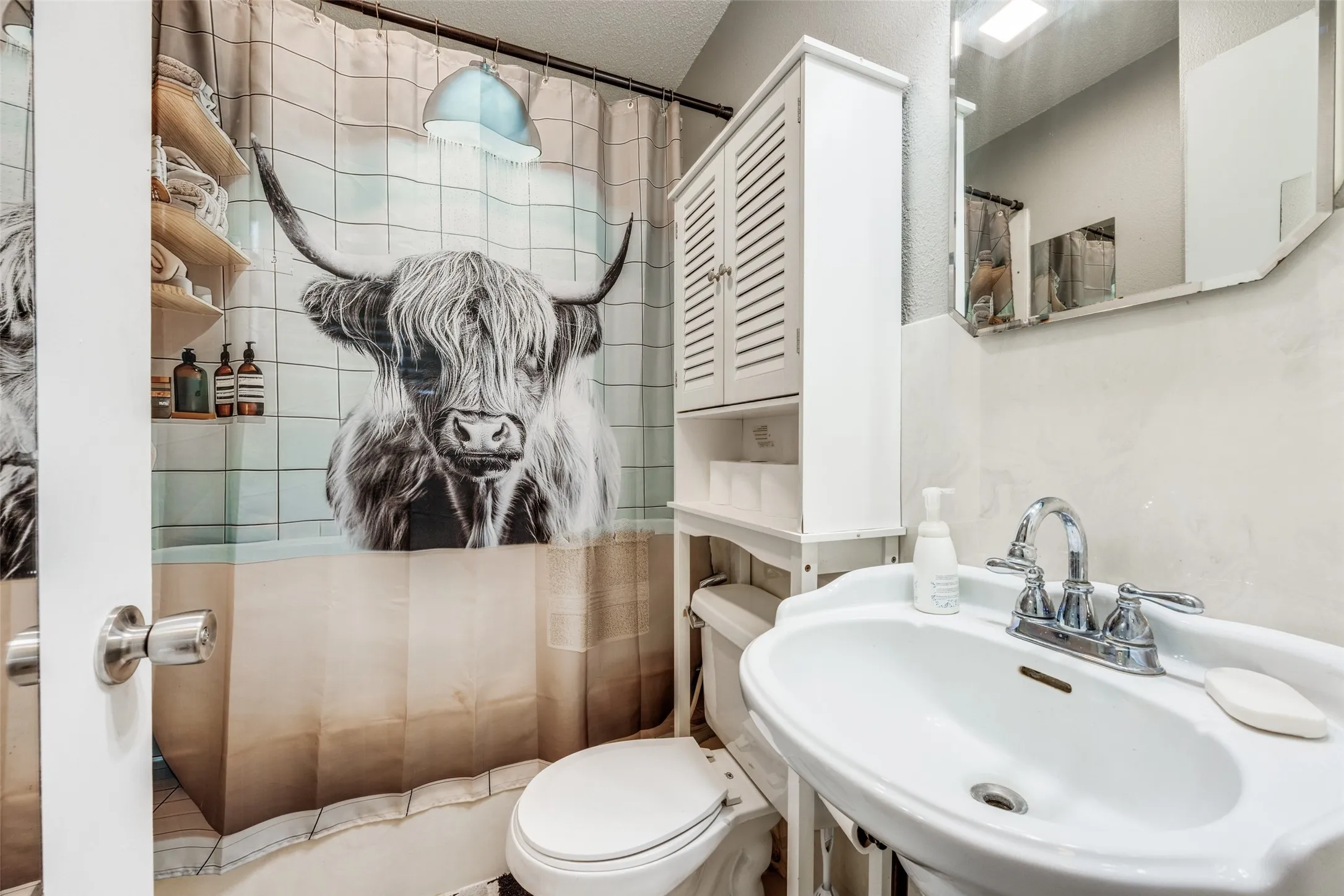 Single Family Residence For Sale in Grayson County , 4440 Dripping Springs Road, Sherman, Texas 75090, 3 Bedroom, 2 Bathroom, Garage spaces, 1,286 Sqft, built in 2001, Preowned, Price $380,000, mls#21228256, Real Estate Agent in Sherman, Homes For Sale in Grayson county, Homes For Sale in Sherman, Realtor in Sherman Texas, Real Estate Brokerage Independent Realty Texas, Luminita Cordes Realtor