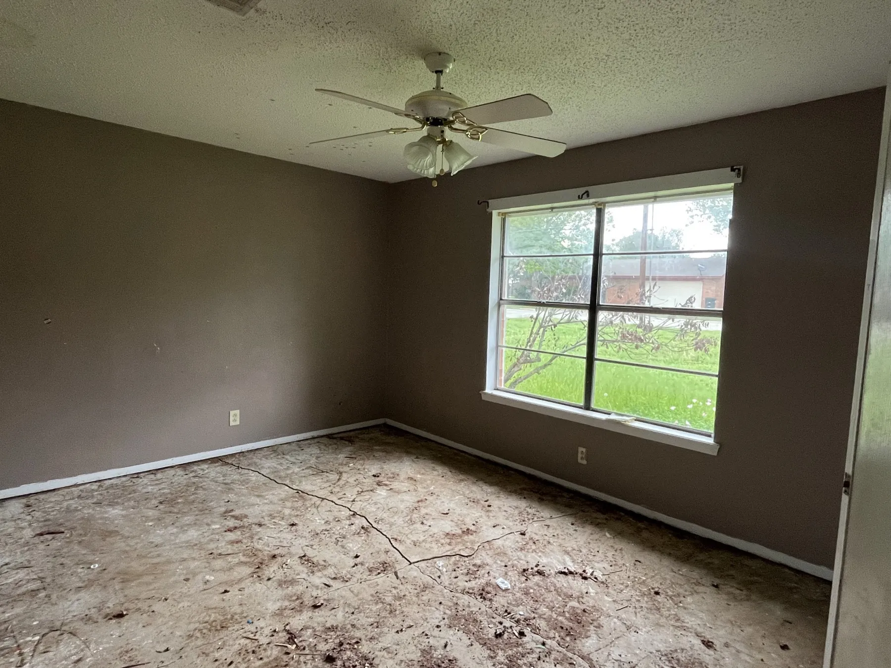Single Family Residence For Sale in Brown County , 1309 Sherry Lane, Early, Texas 76802, 3 Bedroom, 2 Bathroom, 2 Garage spaces, 1,755 Sqft, built in 1978, mls#21239247, Real Estate Agent in Early, Homes For Sale in Brown county, Homes For Sale in Early, Realtor in Early Texas, Real Estate Brokerage Independent Realty Texas, Luminita Cordes Realtor
