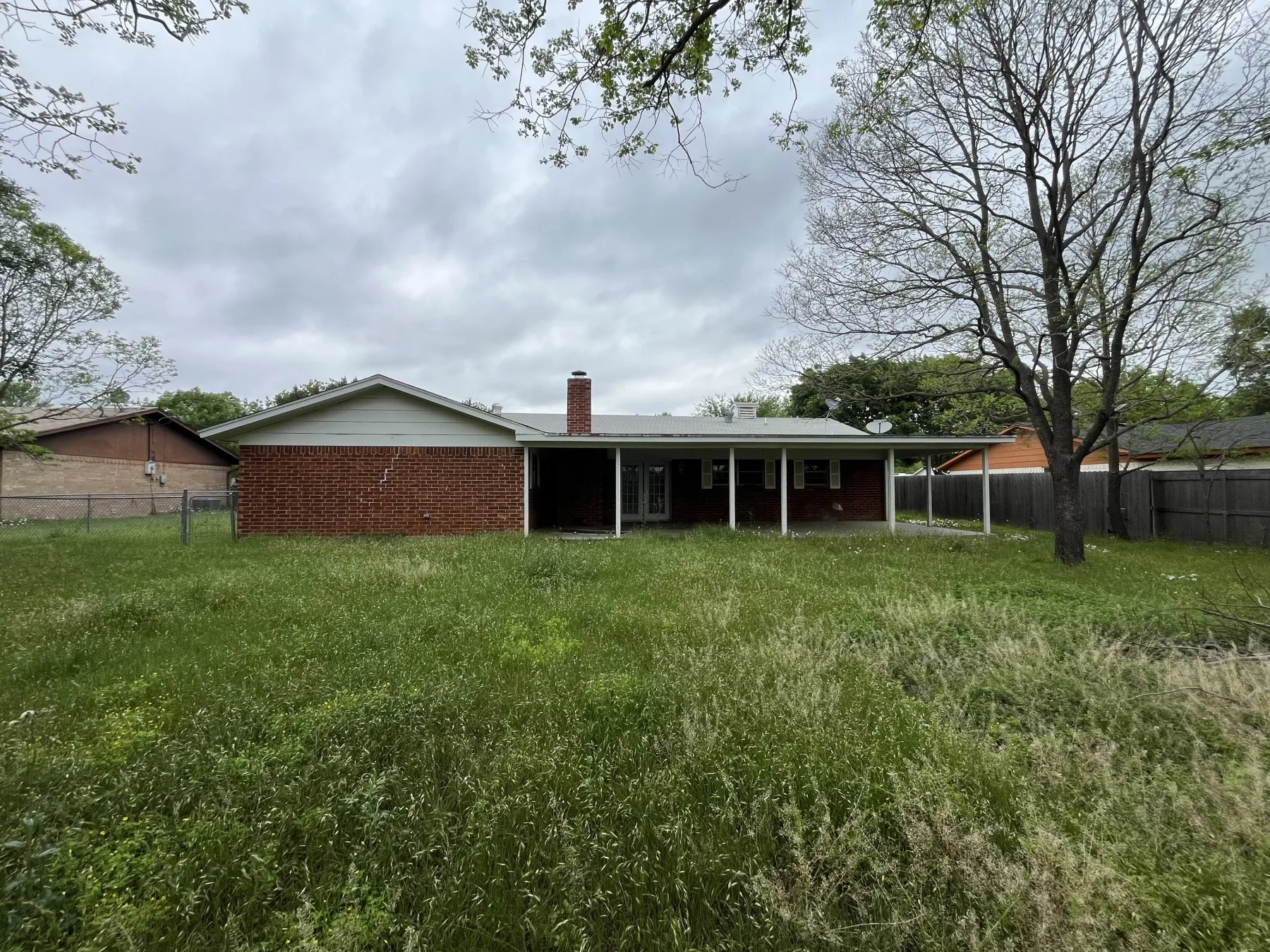 Single Family Residence For Sale in Brown County , 1309 Sherry Lane, Early, Texas 76802, 3 Bedroom, 2 Bathroom, 2 Garage spaces, 1,755 Sqft, built in 1978, mls#21239247, Real Estate Agent in Early, Homes For Sale in Brown county, Homes For Sale in Early, Realtor in Early Texas, Real Estate Brokerage Independent Realty Texas, Luminita Cordes Realtor