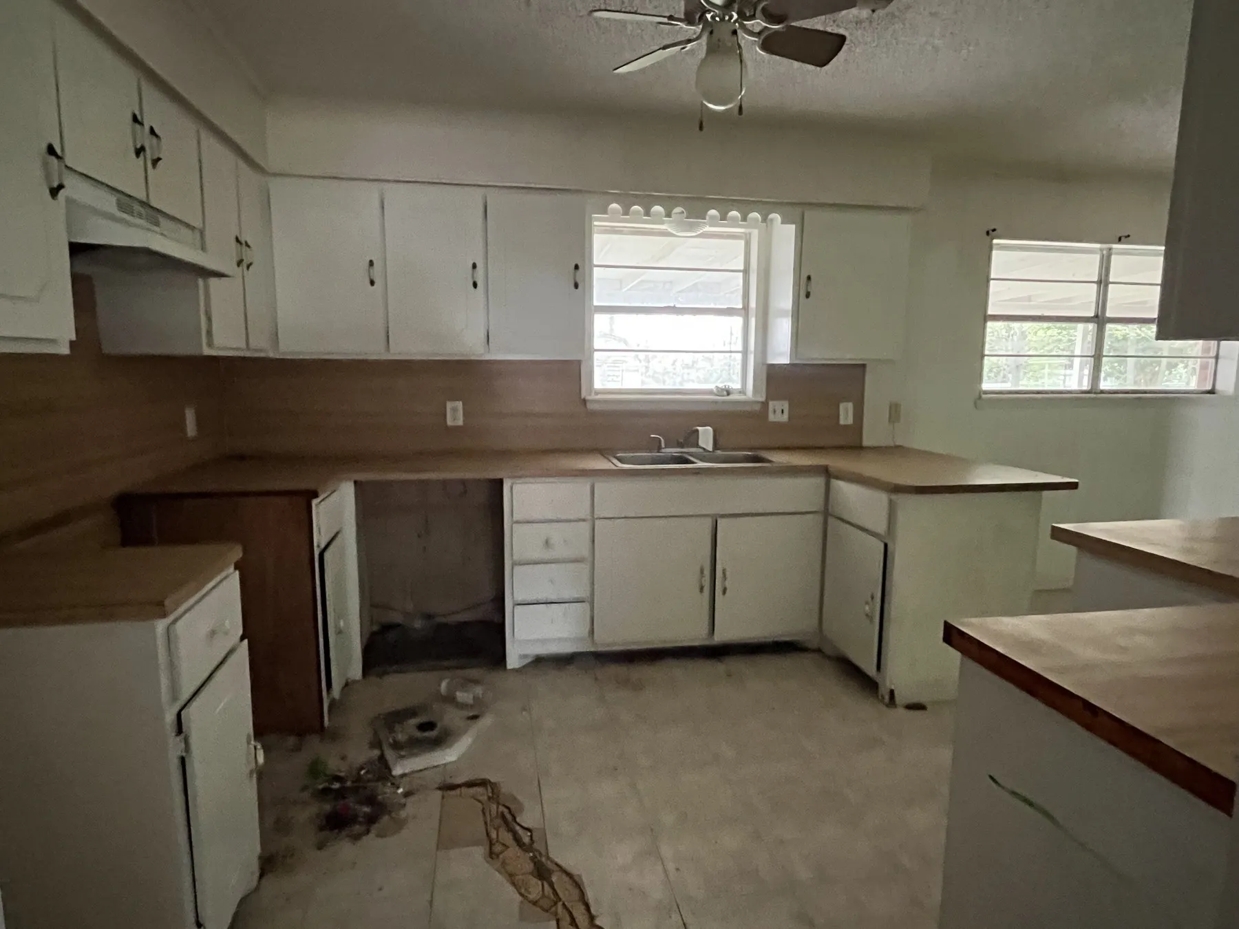 Single Family Residence For Sale in Brown County , 1309 Sherry Lane, Early, Texas 76802, 3 Bedroom, 2 Bathroom, 2 Garage spaces, 1,755 Sqft, built in 1978, mls#21239247, Real Estate Agent in Early, Homes For Sale in Brown county, Homes For Sale in Early, Realtor in Early Texas, Real Estate Brokerage Independent Realty Texas, Luminita Cordes Realtor