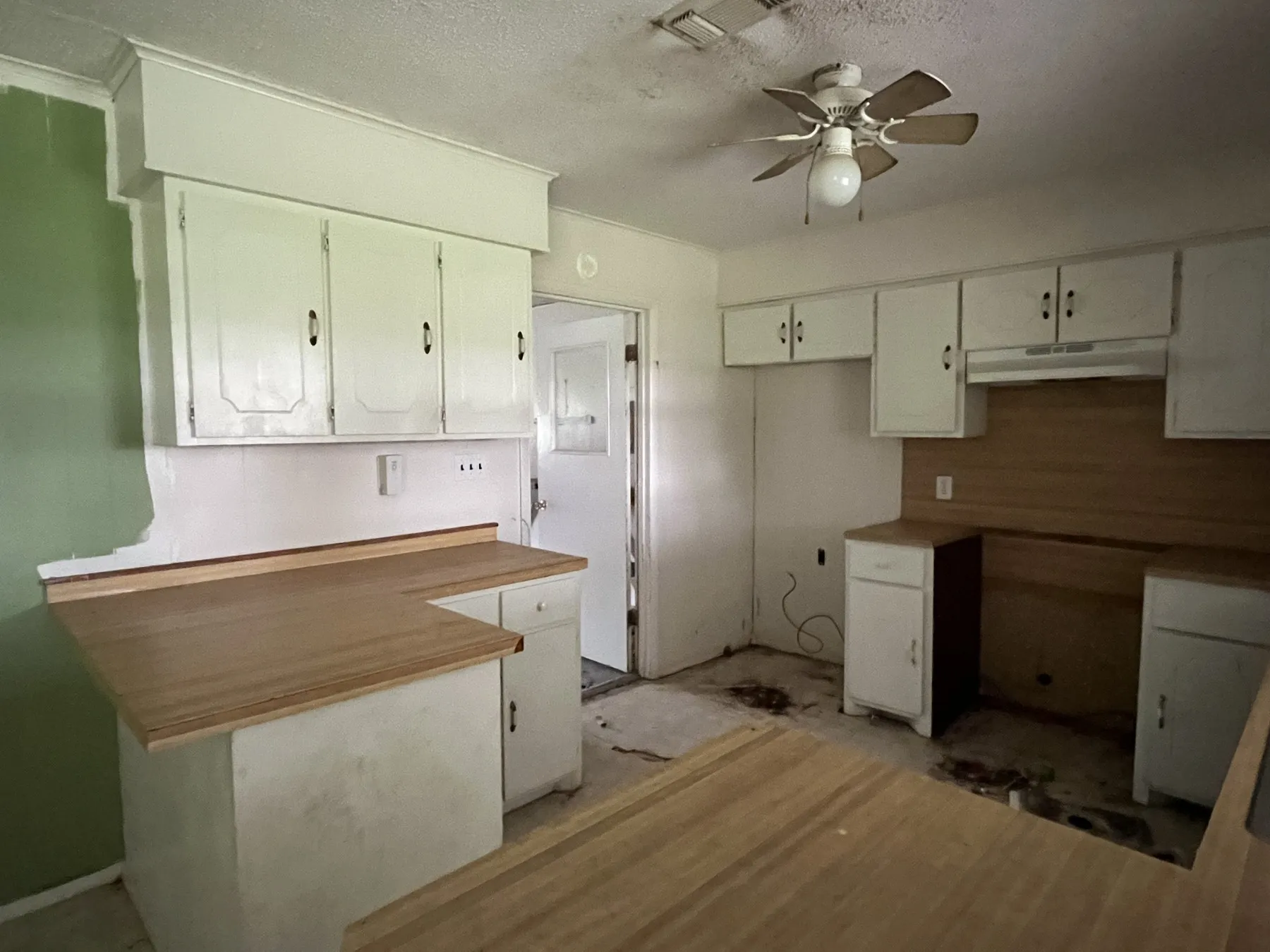 Single Family Residence For Sale in Brown County , 1309 Sherry Lane, Early, Texas 76802, 3 Bedroom, 2 Bathroom, 2 Garage spaces, 1,755 Sqft, built in 1978, mls#21239247, Real Estate Agent in Early, Homes For Sale in Brown county, Homes For Sale in Early, Realtor in Early Texas, Real Estate Brokerage Independent Realty Texas, Luminita Cordes Realtor