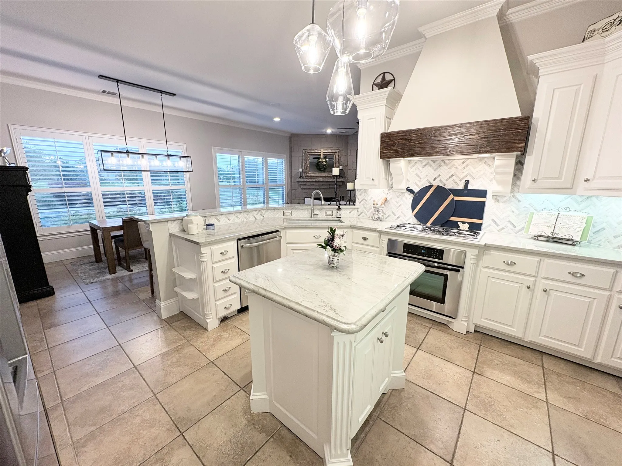 Single Family Residence For Sale in Rockwall County , 1 Kensington Drive, Heath, Texas 75032, 4 Bedroom, 4 Bathroom, 3 Garage spaces, 4,116 Sqft, built in 2005, mls#21237537, Real Estate Agent in Heath, Homes For Sale in Rockwall county, Homes For Sale in Heath, Realtor in Heath Texas, Real Estate Brokerage Independent Realty Texas, Luminita Cordes Realtor